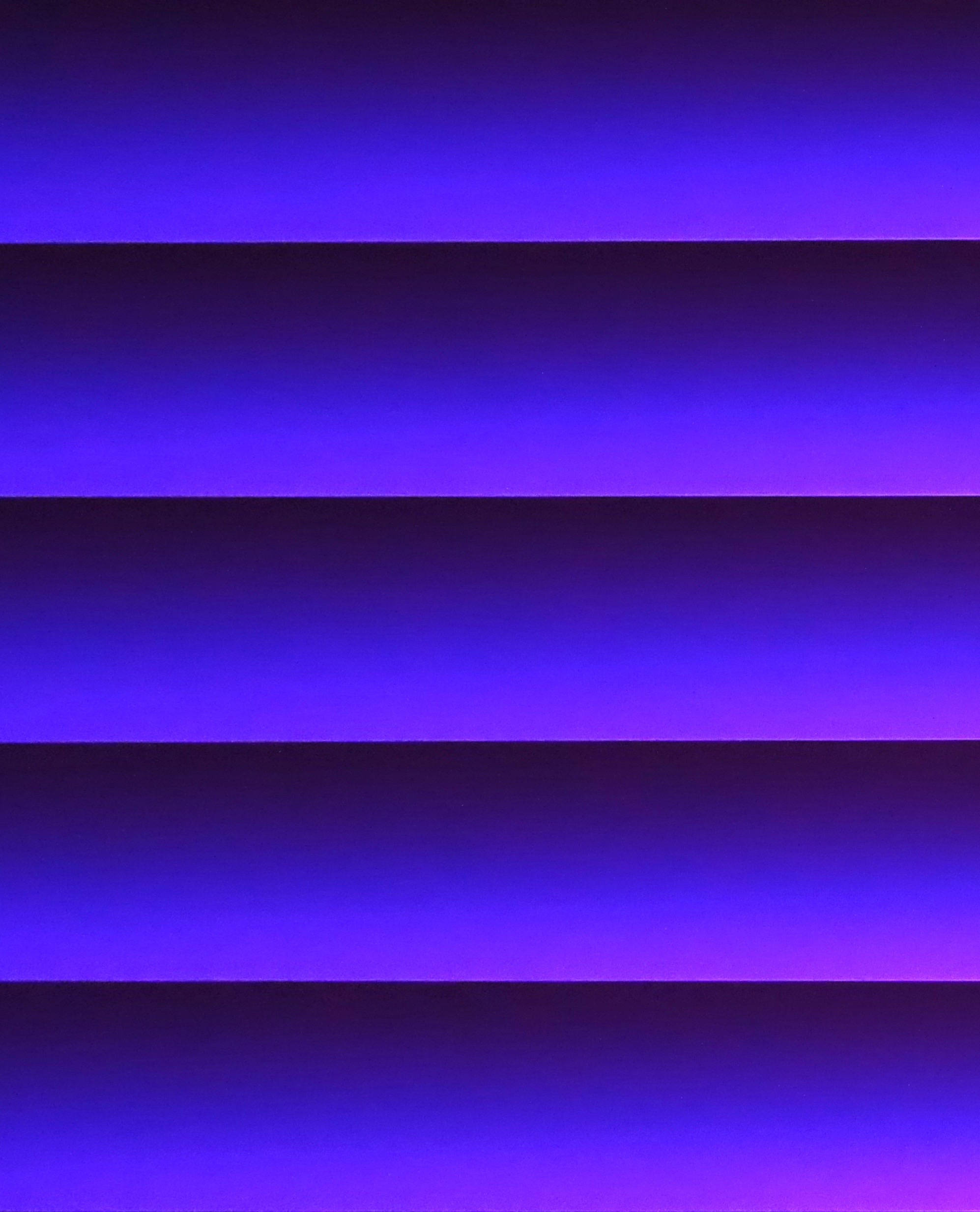En livfull stripete gradient i lilla nyanser Bakgrunner