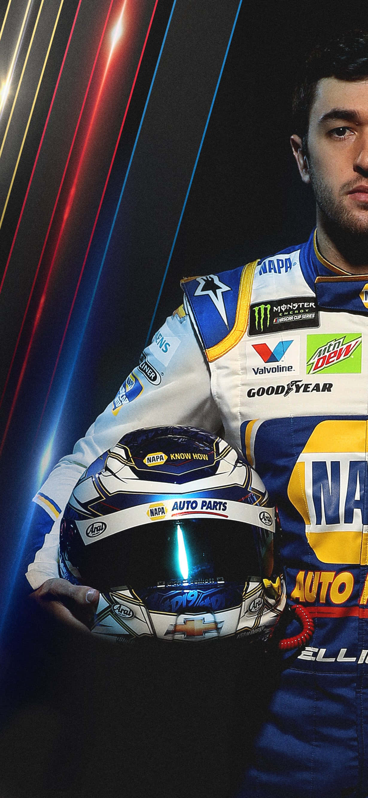 en mann i racinguniform står foran en svart bakgrunn Bakgrunner