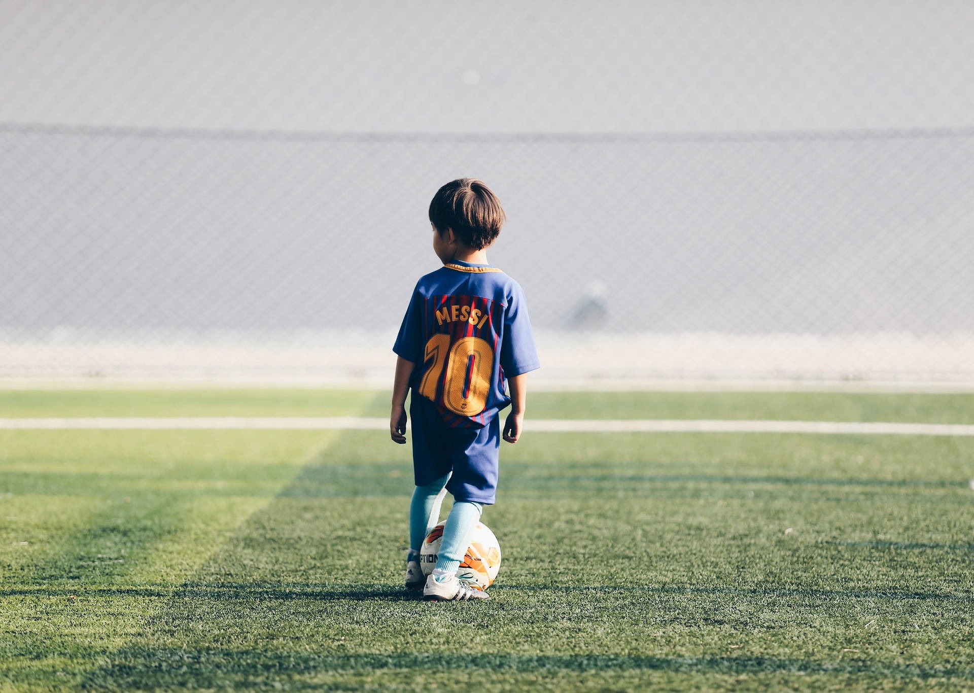 Barn fotballfan Lionel Messi drakt skrivebordsbakgrunn.