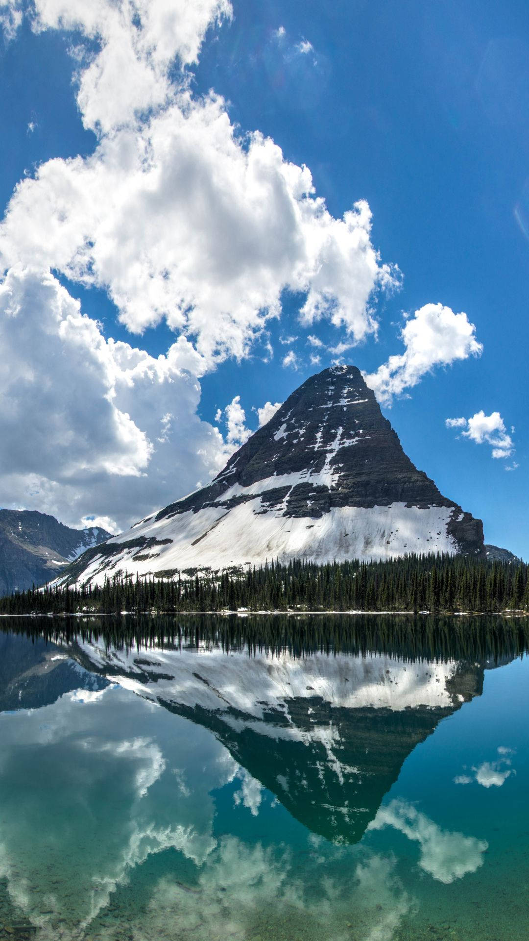 Enslig fjell i Glacier National Park Bakgrunner