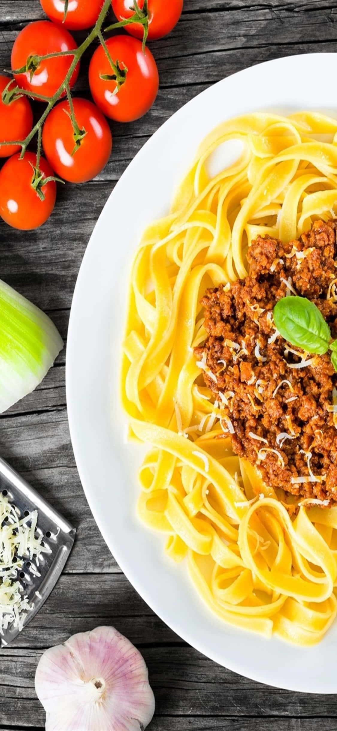 Epikureisk Fryd - iPhone X som viser de livlige fargene og den deilige teksturen til pasta. Bakgrunner