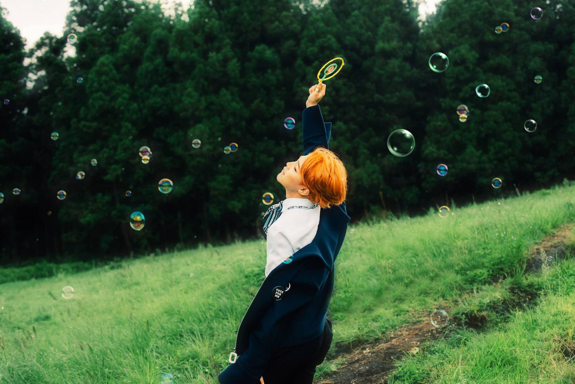 Estetisk Bts Jimin som Nyter Bobler Bakgrunner