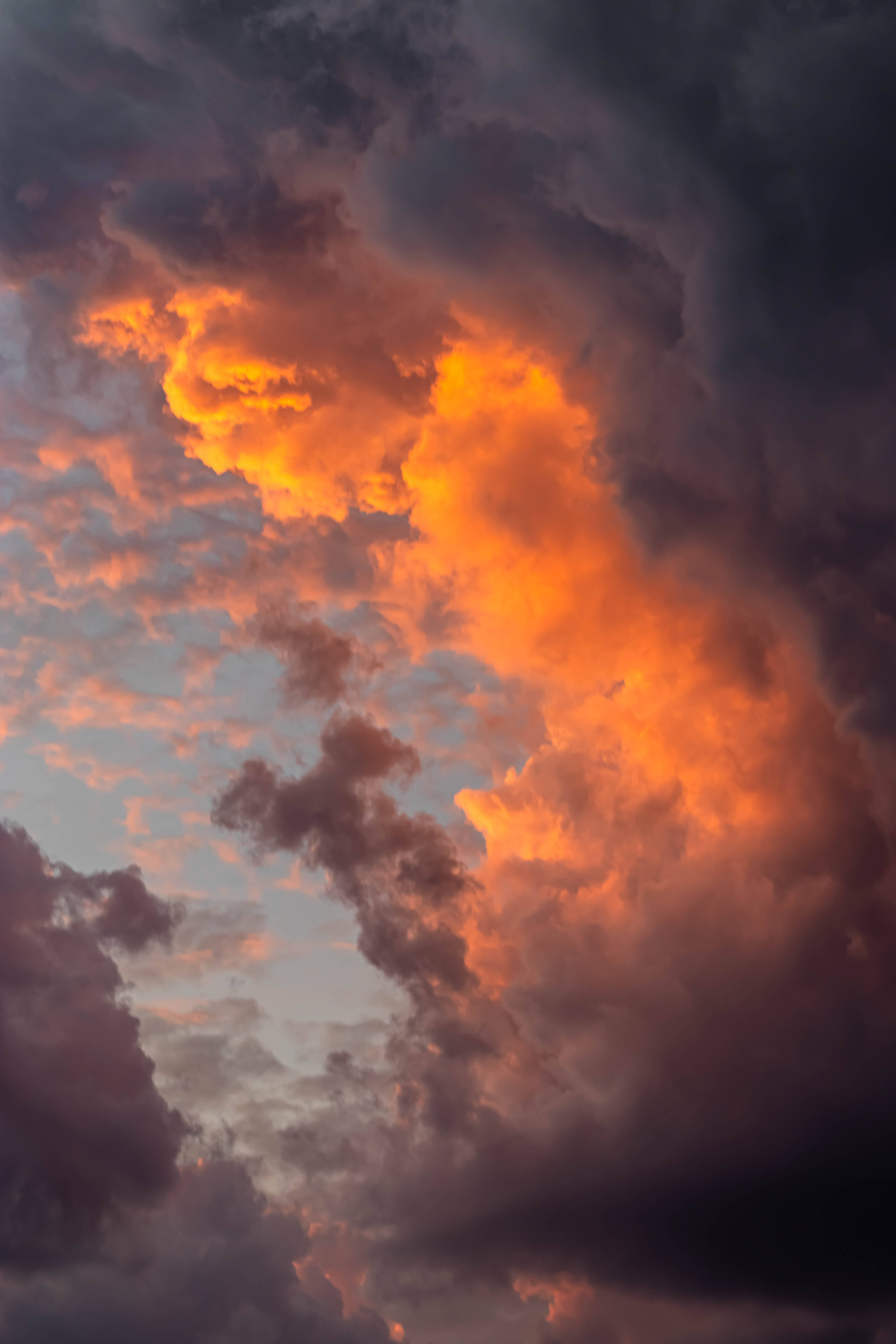 Estetisk himmel og cumulonimbusskyer Bakgrunner