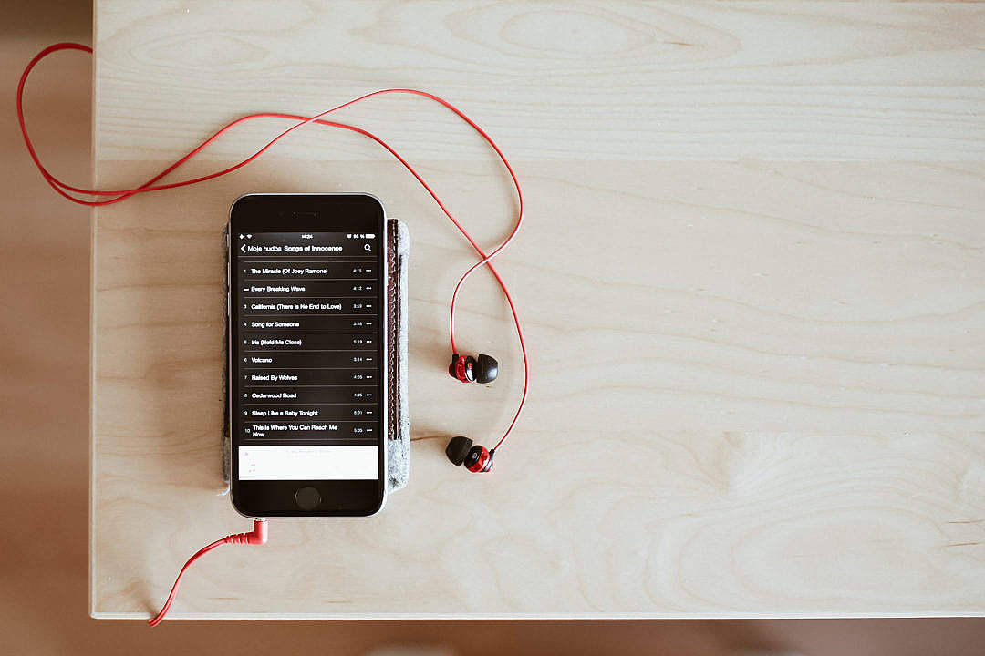 Estetisk musikktelefon med spilleliste åpen Bakgrunner