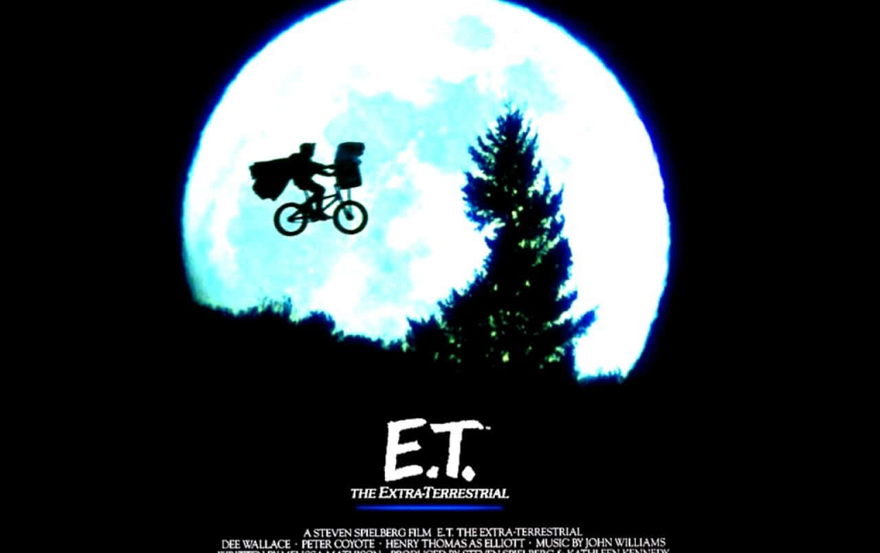 Et-filmplakat med en mann som sykler i himmelen Bakgrunner