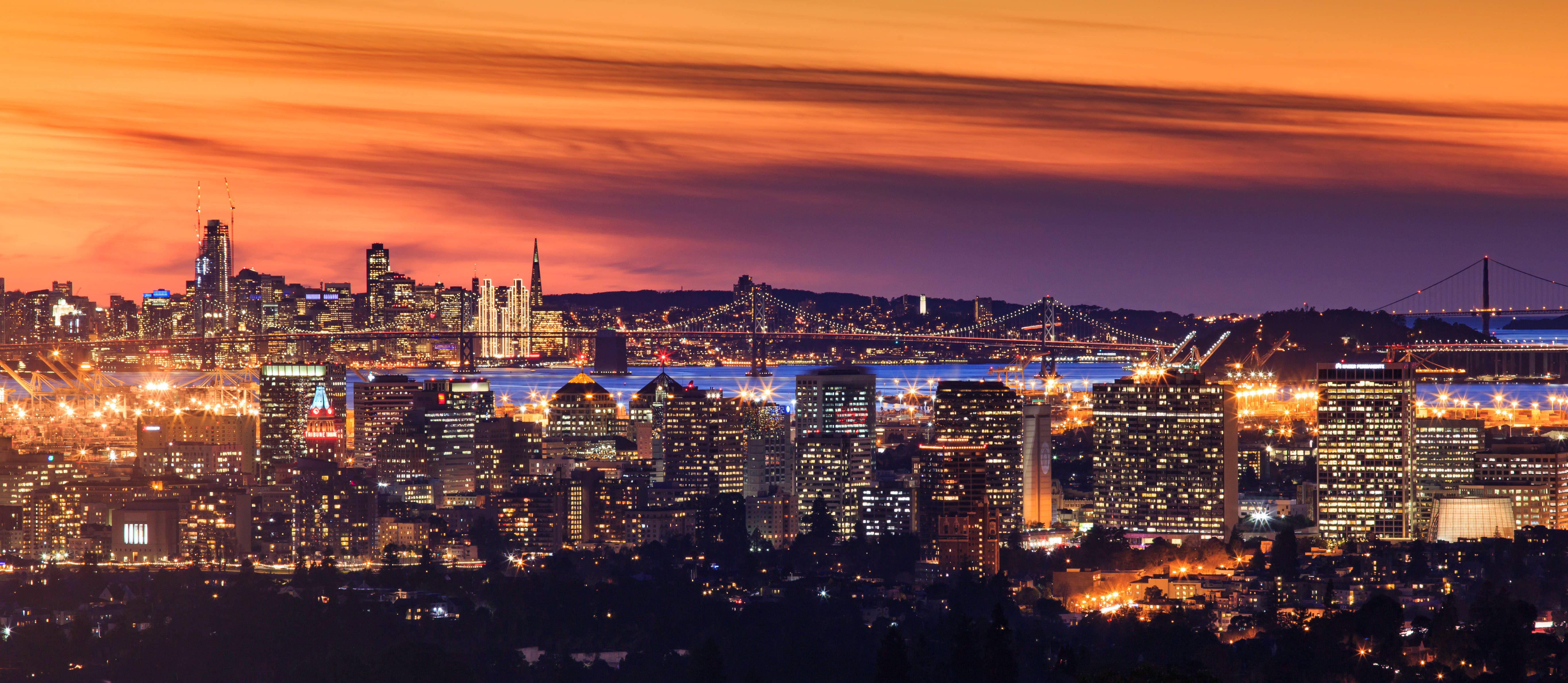 Et luftfoto av sentrum i San Francisco fra Coit Tower. Bakgrunner