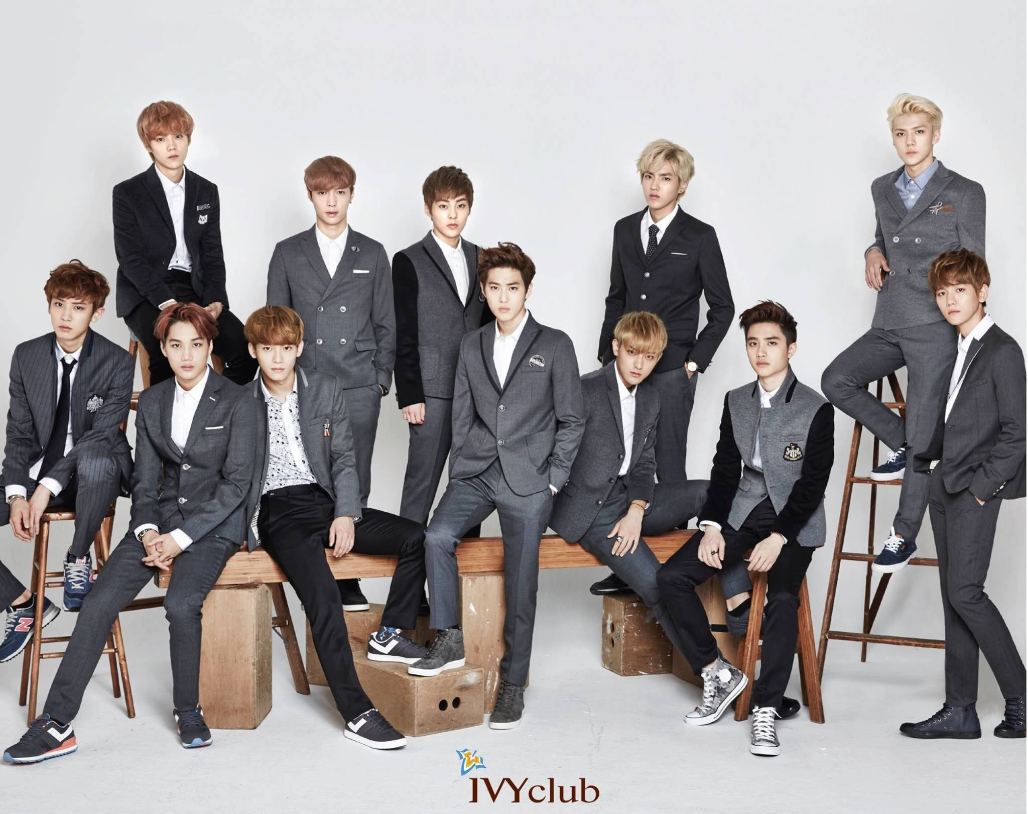 EXO-bandet i Ivy Club-uniform Bakgrunner