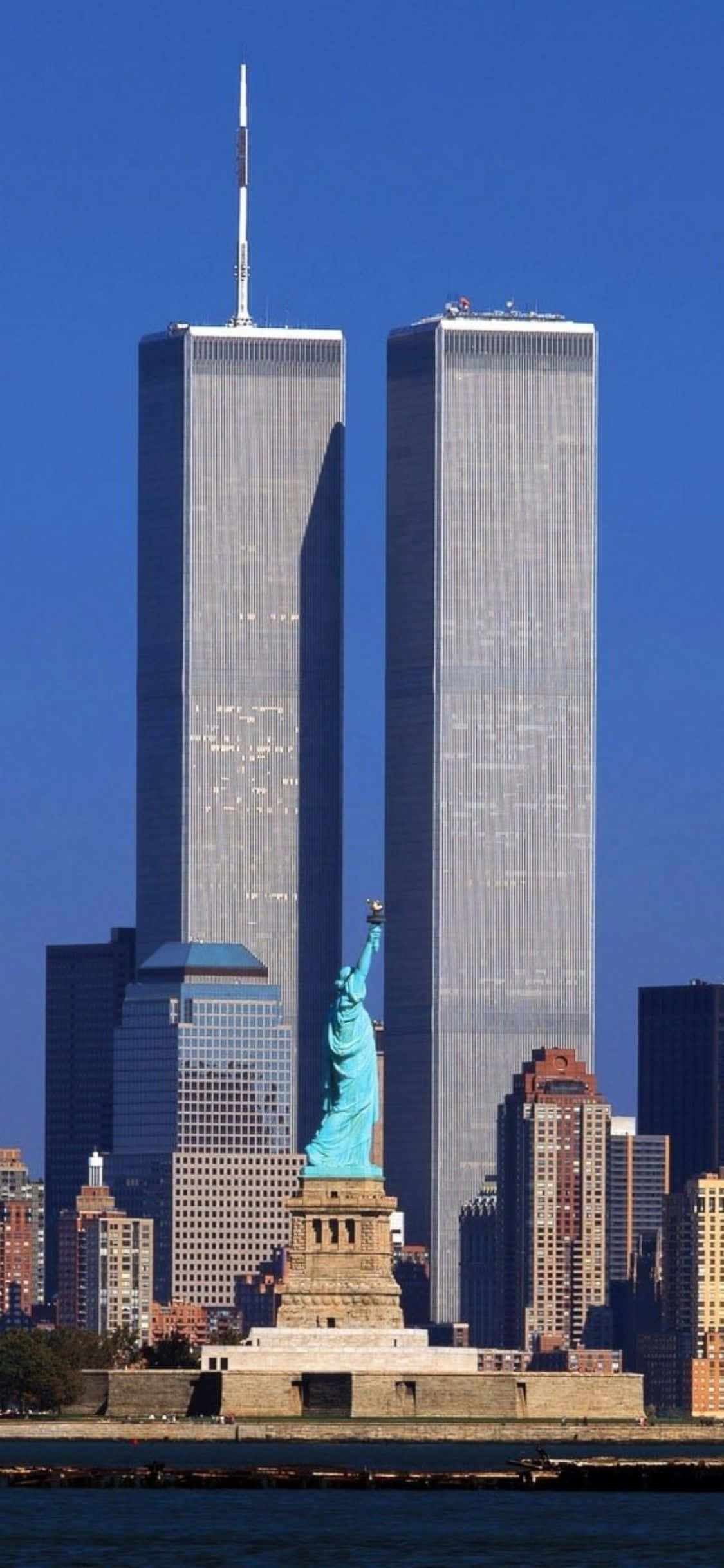 Fantastisk skyline av den travle byen New York sett rett i sentrum av den nye iPhone Xs. Bakgrunner