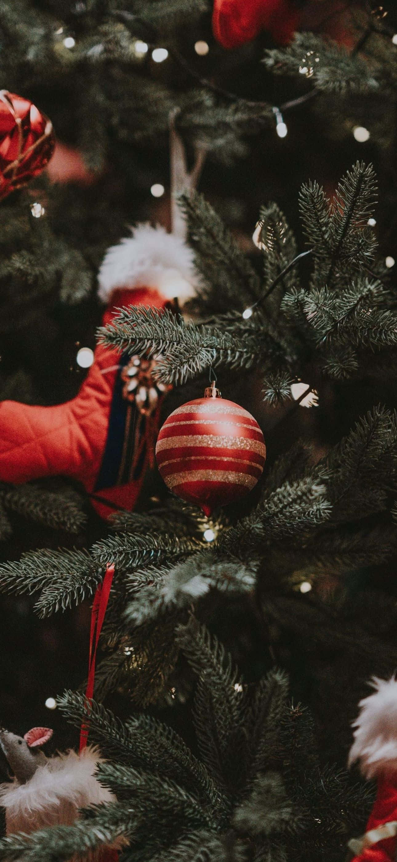 Feir denne juletiden med denne vakre og festlige iPhone-bakgrunnen. Bakgrunner