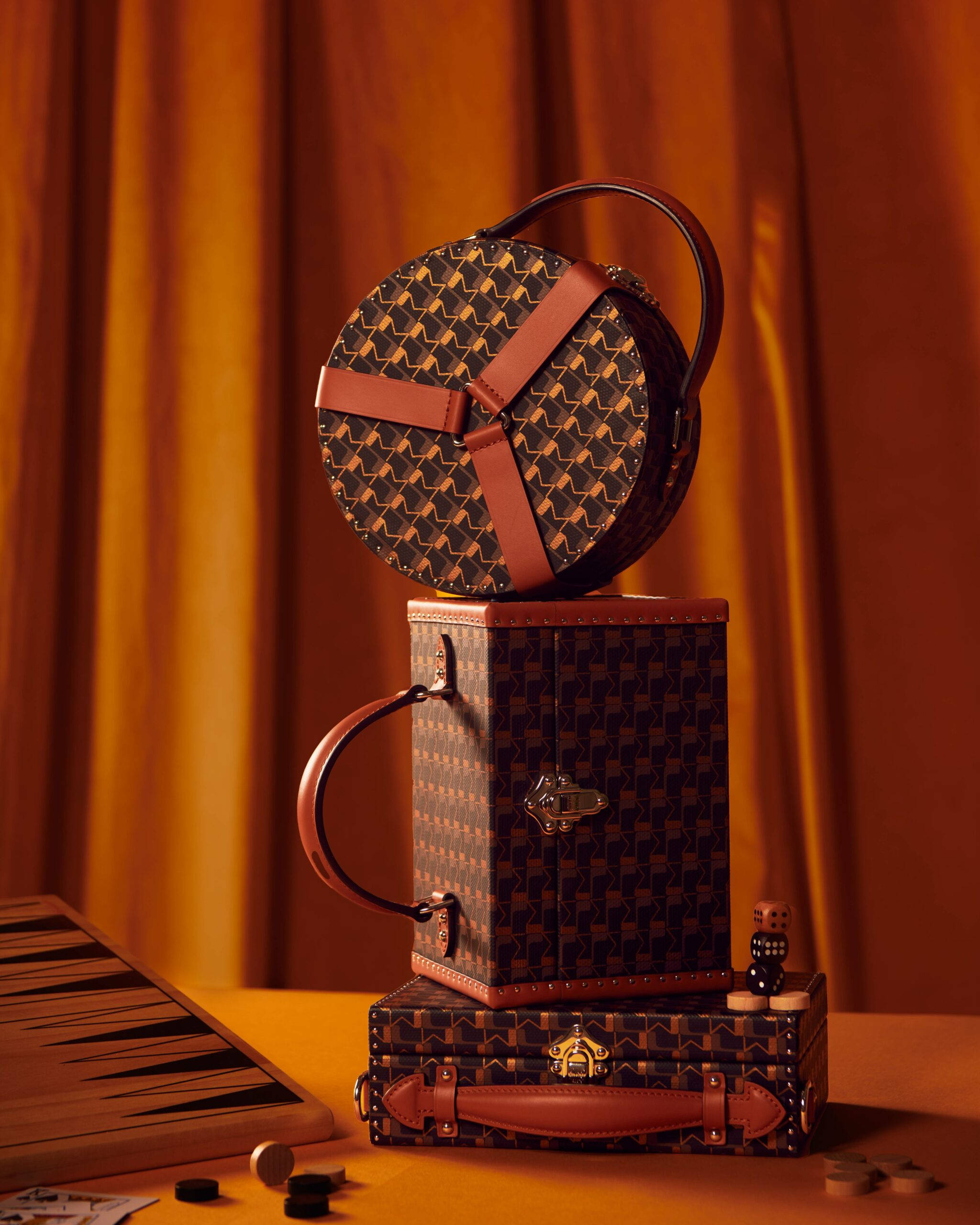 Feir med denne ikoniske Moynat Monogram-vesken Bakgrunner