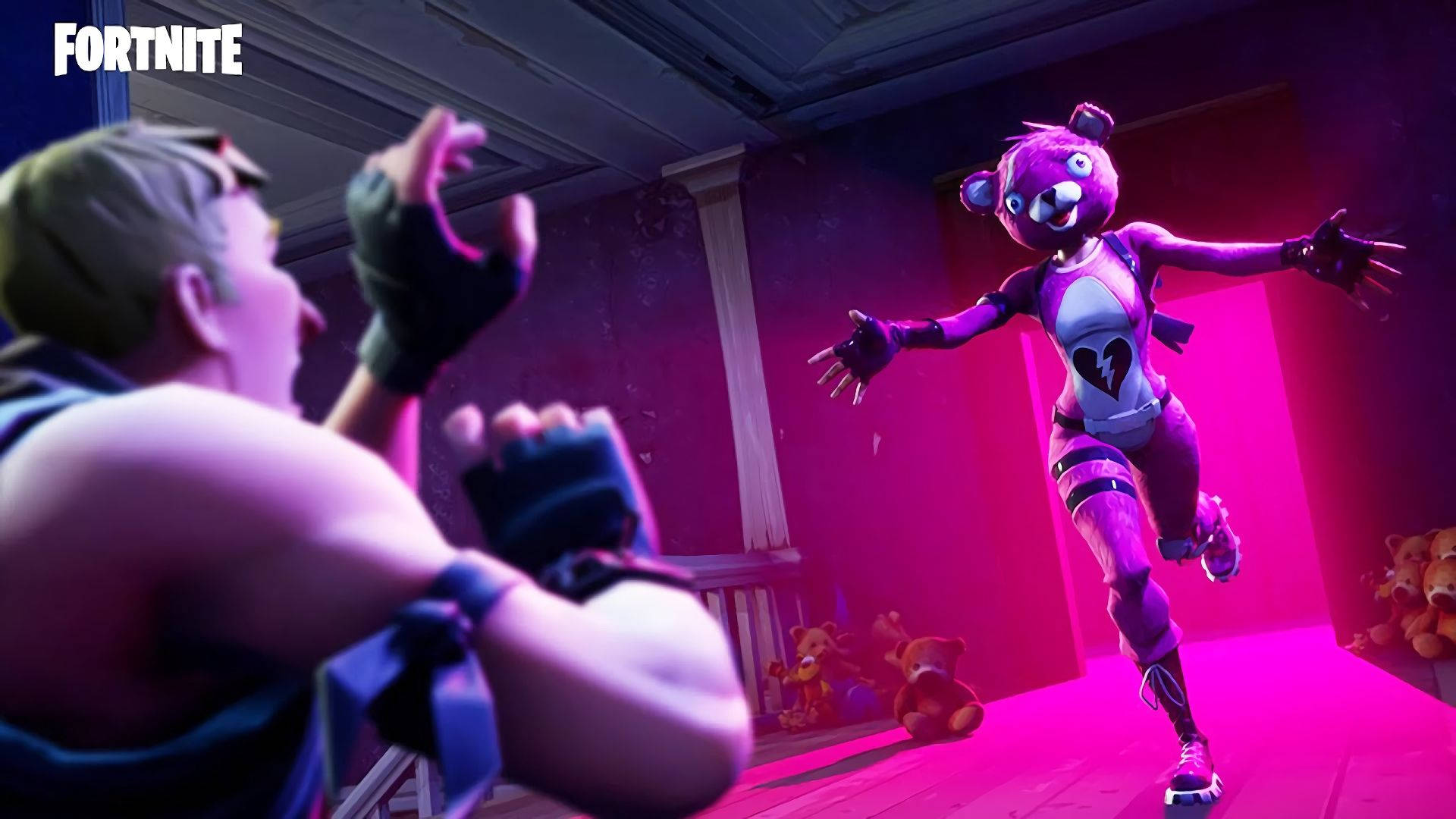 En rosa bamsekarakter løper mot en mannlig karakter Fortnite HD-bakgrunn.