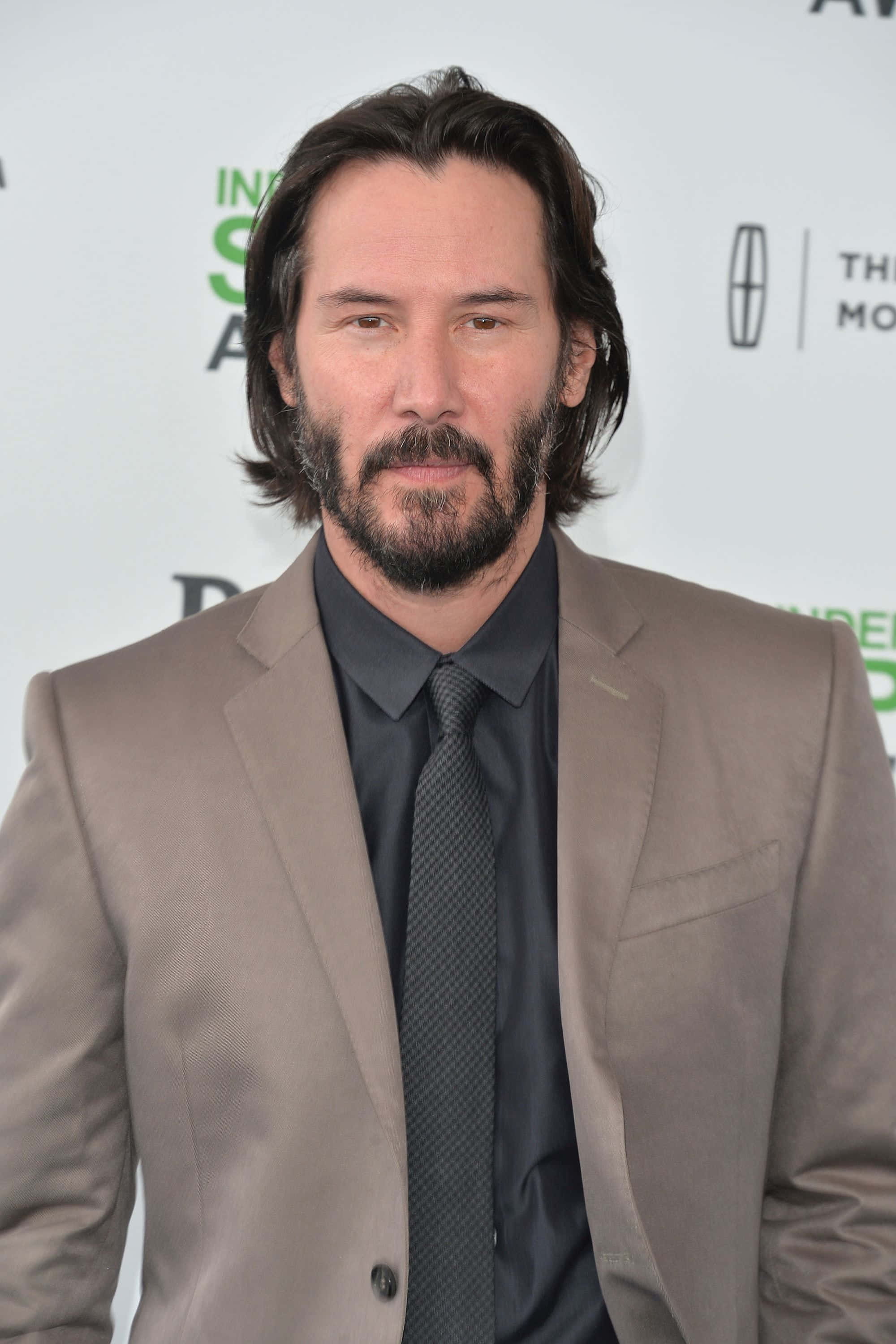 Fengslende Keanu Reeves-portrett Bakgrunner