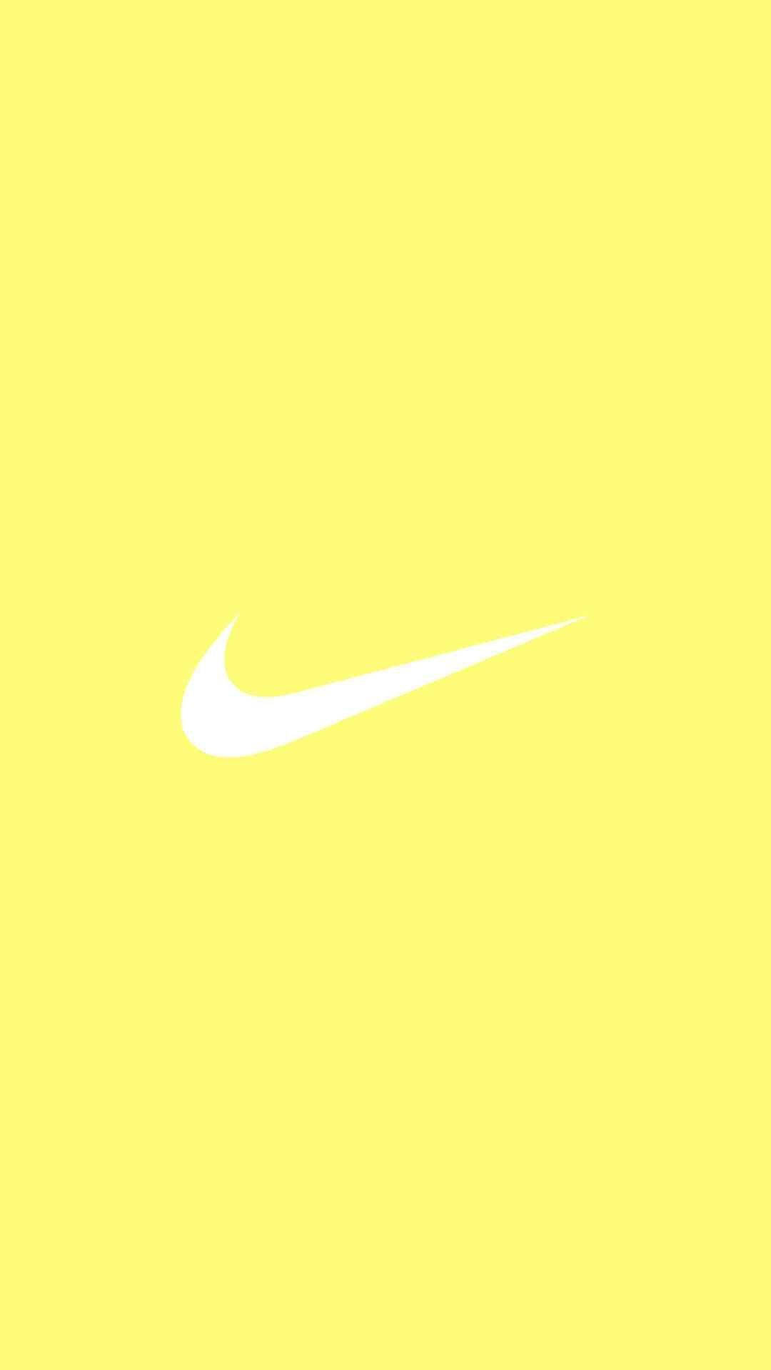 Fengslende sprut av søt pastellgul estetikk med ikonisk Nike-logo Bakgrunner