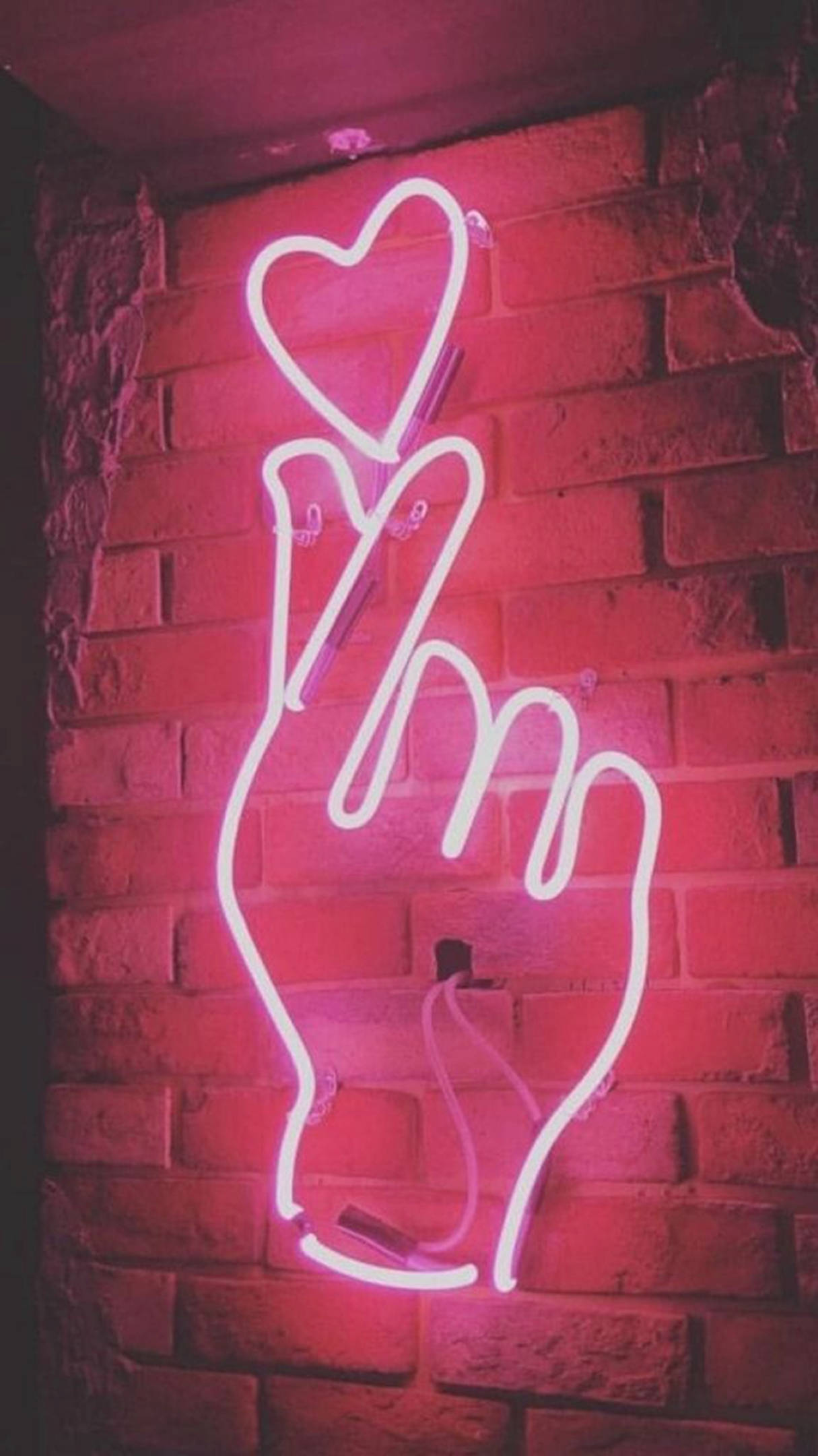 Fingerhjerte neonlys på murvegg Bakgrunner