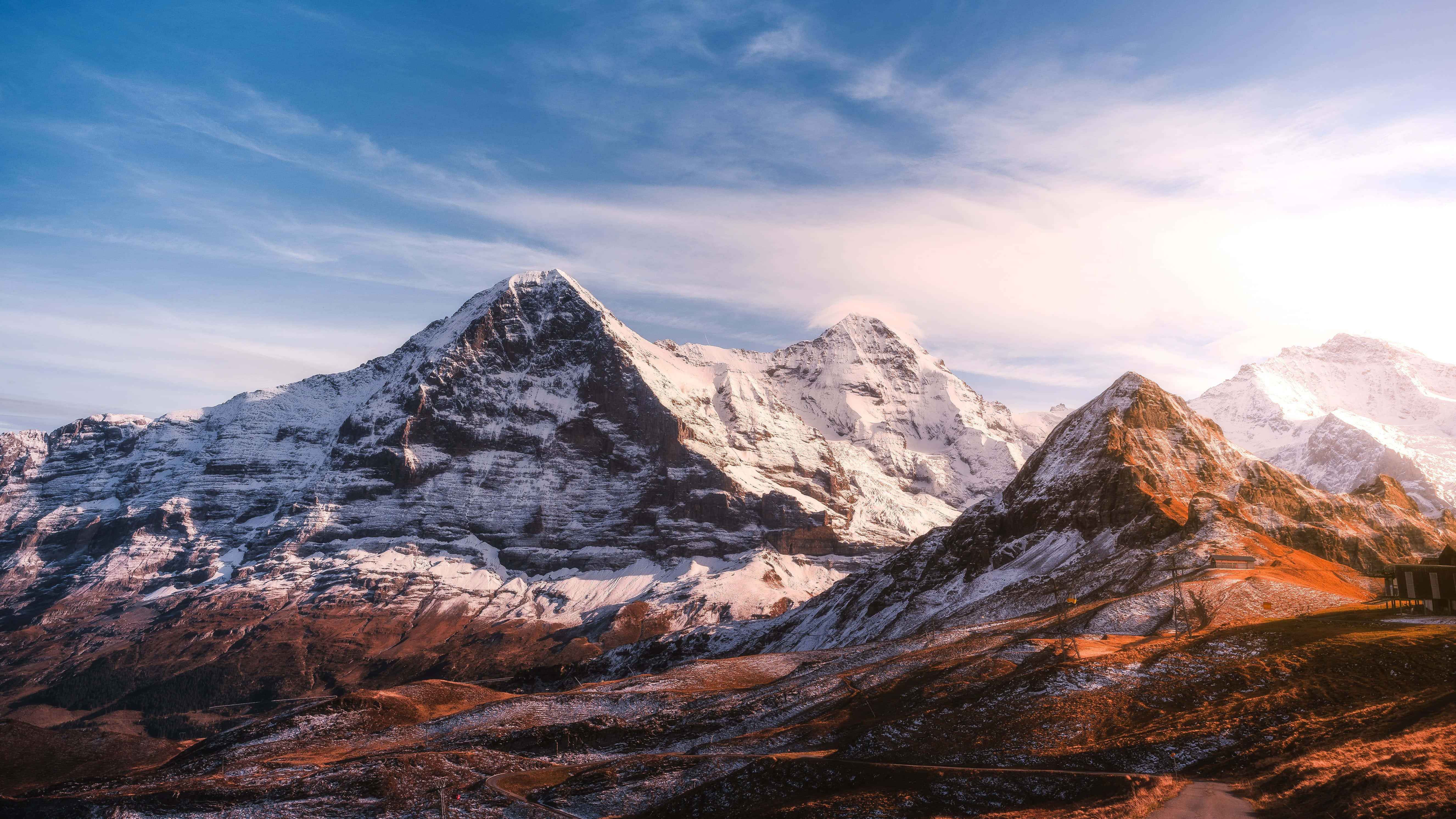 fjellene i nepal er dekket av snø Bakgrunner