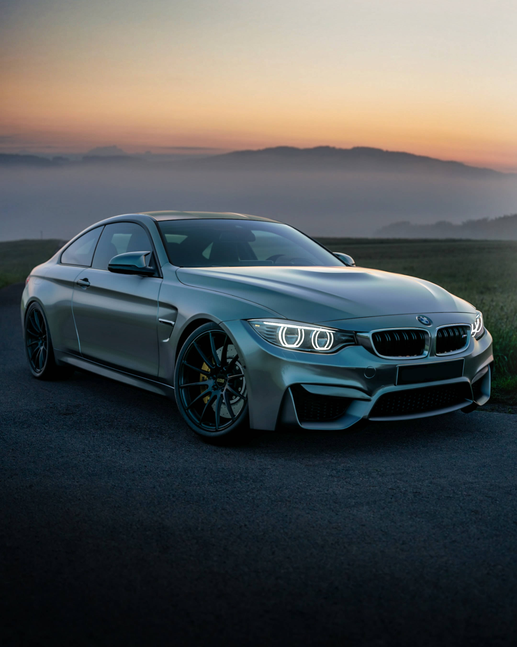 Føl deg kraftfull i den nye BMW F83 M4 Bakgrunner