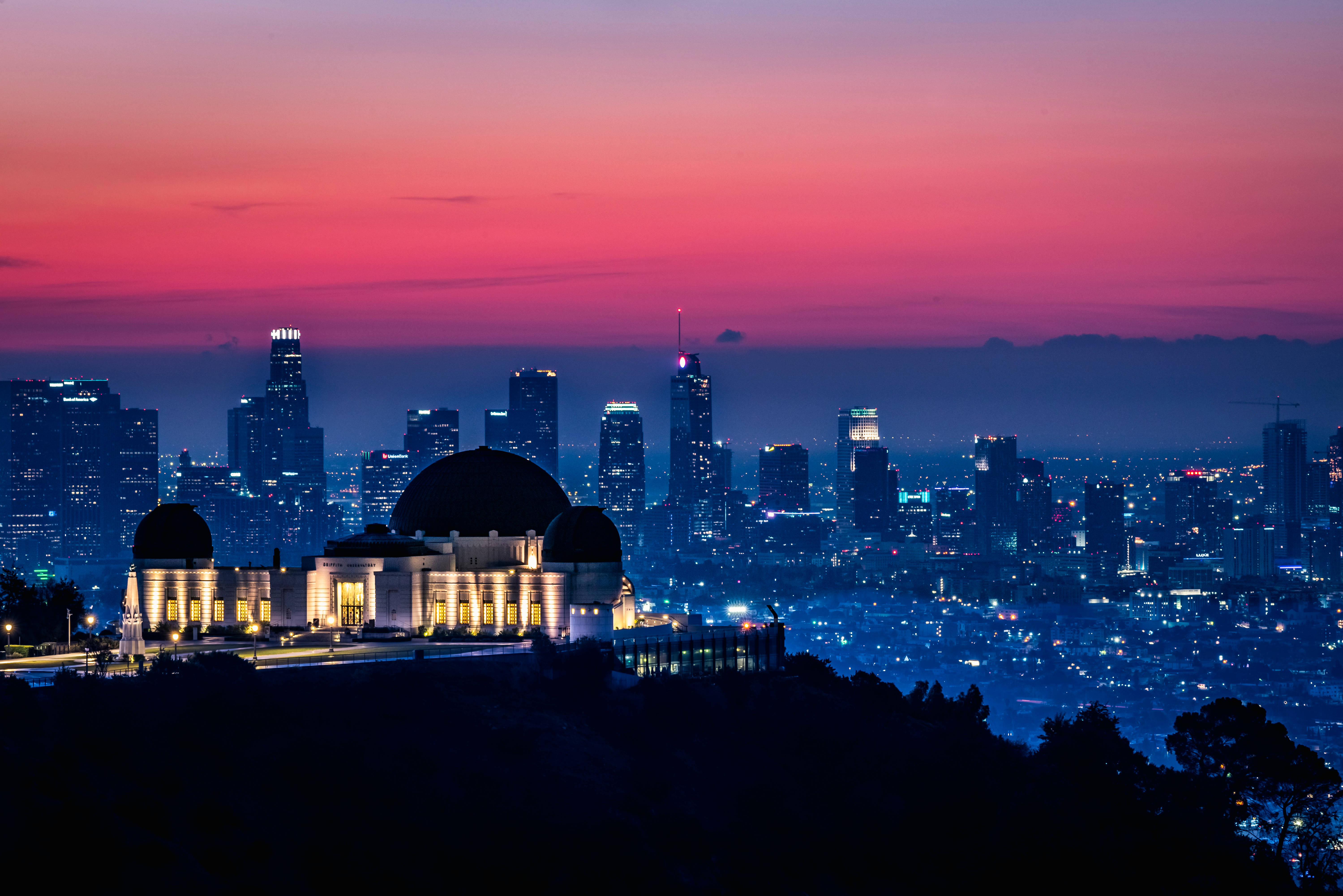 Fortryllende Los Angeles-solnedgang fra Griffith Observatory Bakgrunner