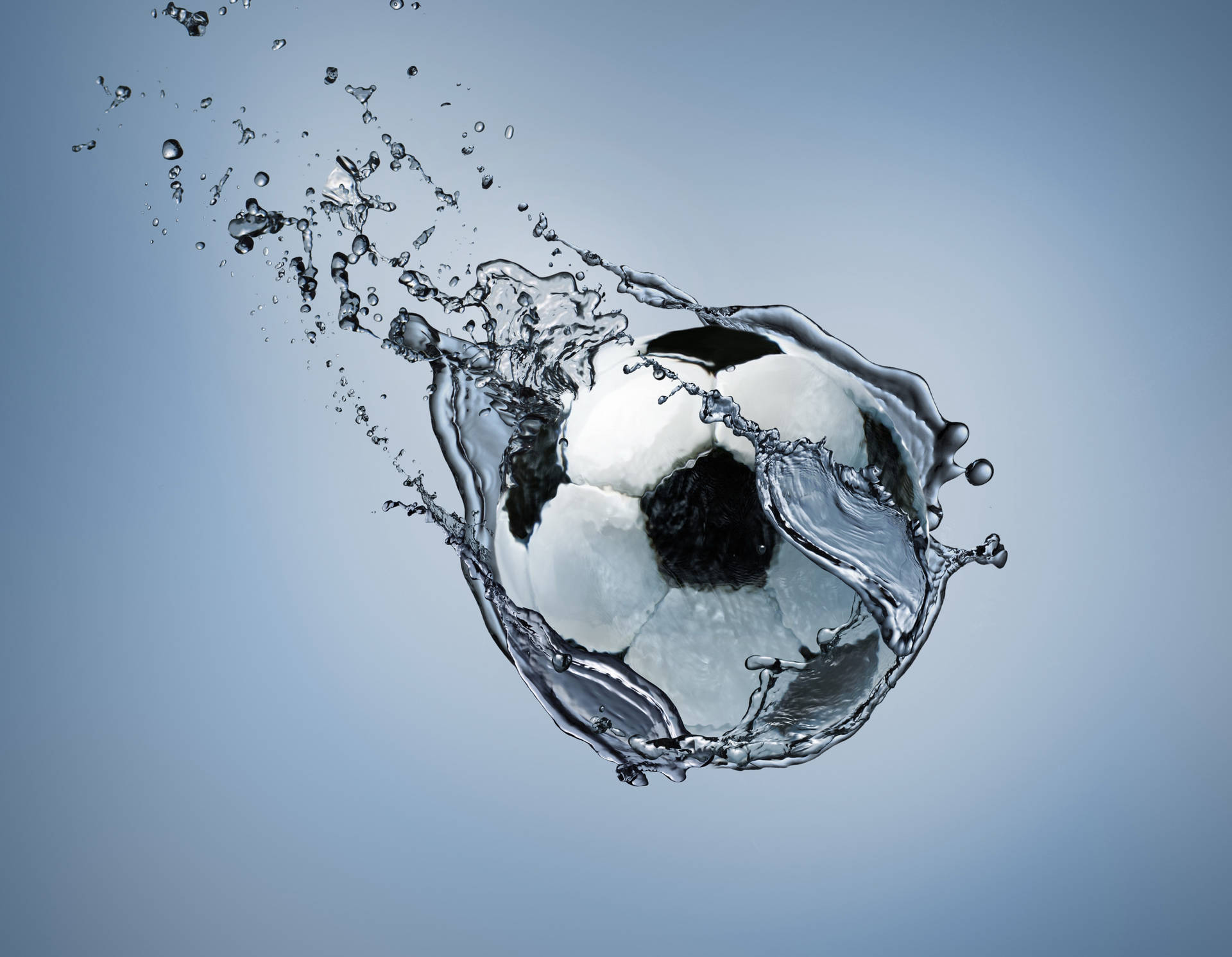 Fotball under vann grå skrivebordsbakgrunn.