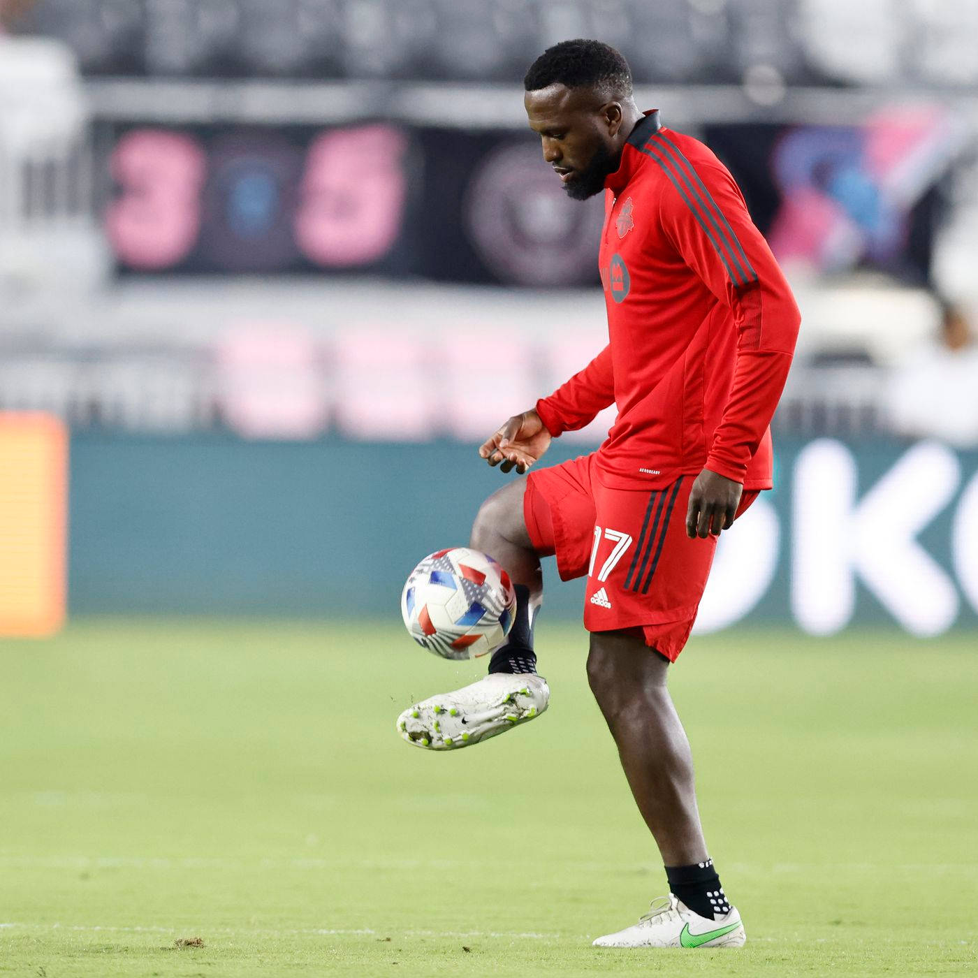 Fotballspilleren Jozy Altidore med balltriks Bakgrunner