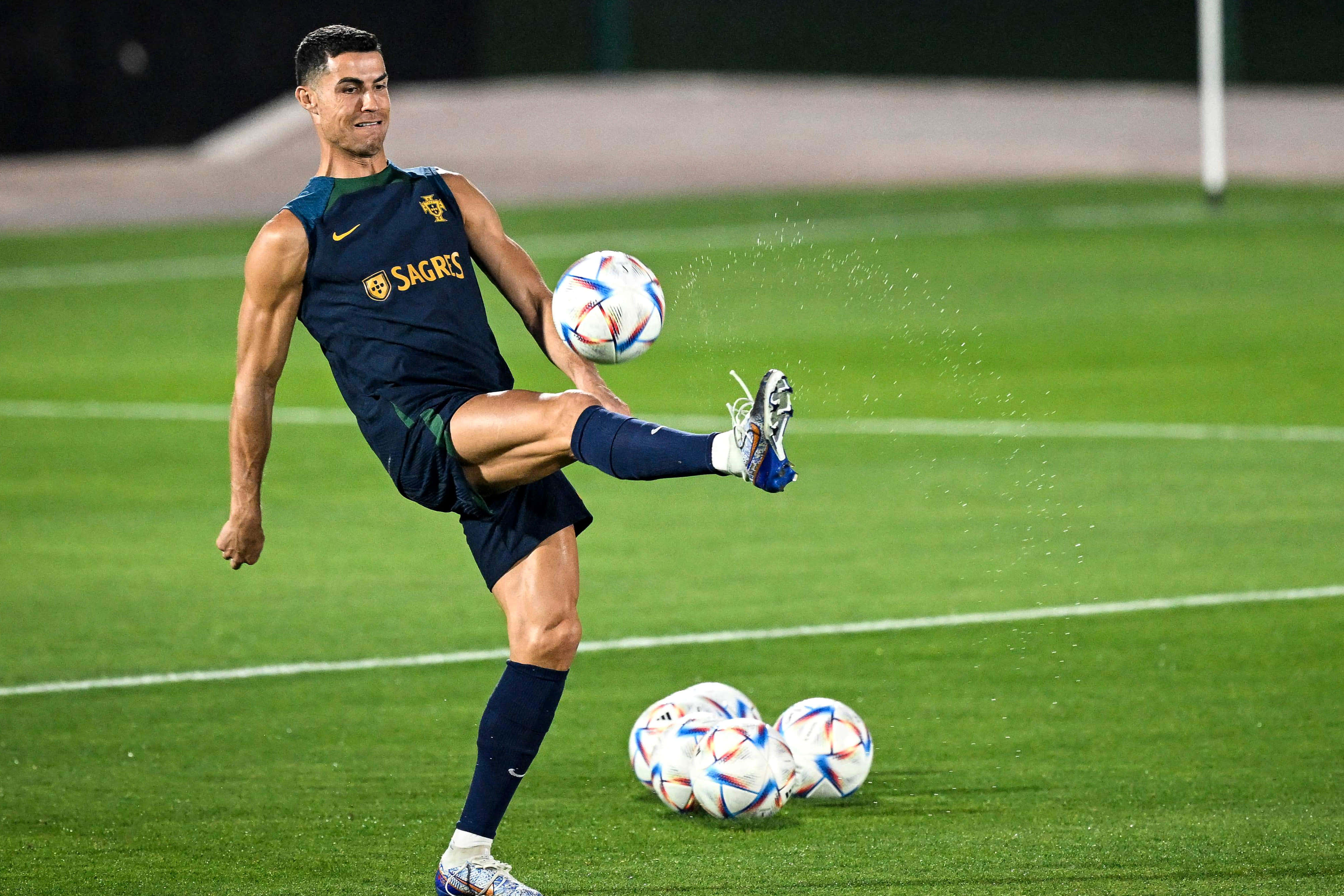 Fotballsuperstjernen Cristiano Ronaldo viser frem talentet sitt Bakgrunner