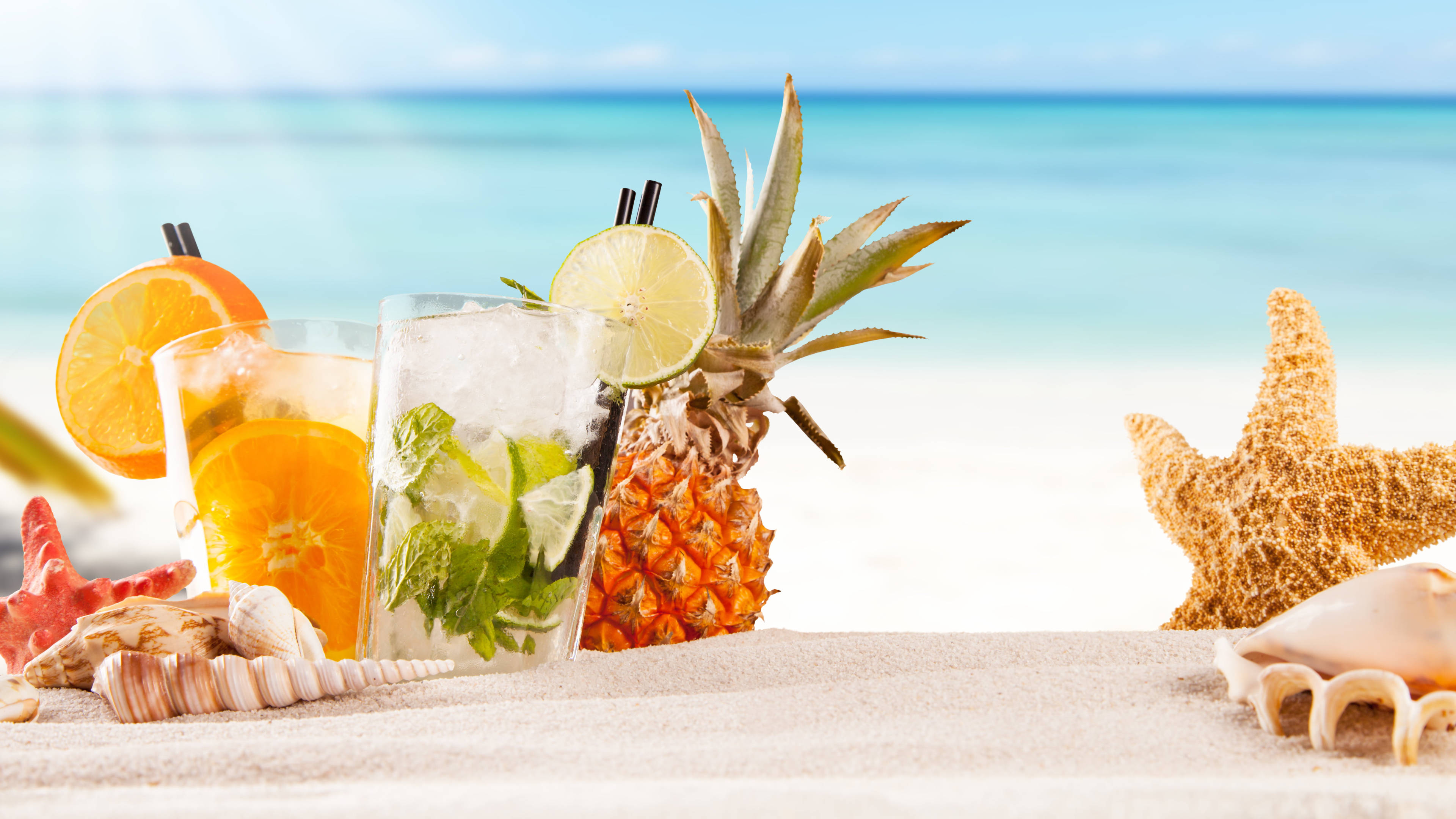 Fruktig ginblanding – tropisk drink Bakgrunner