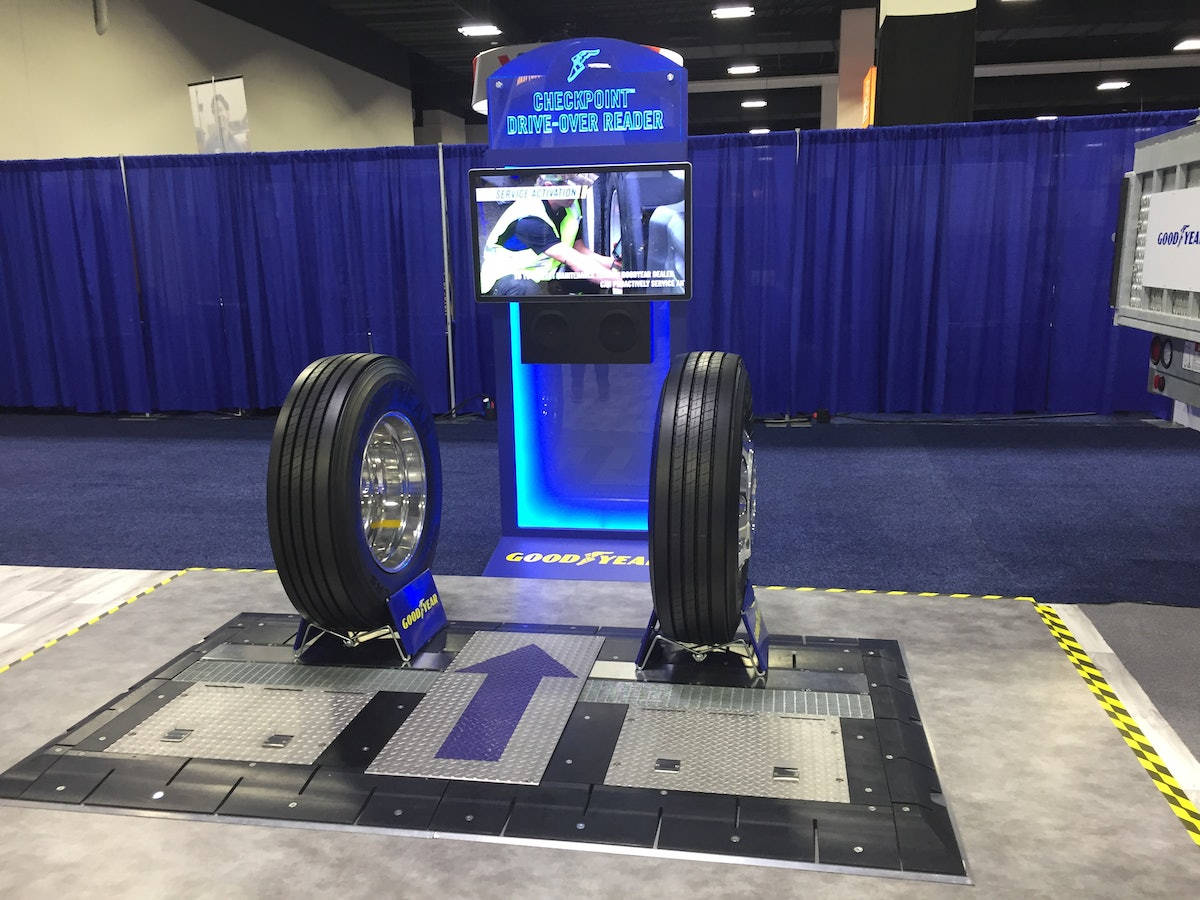 Goodyear-dekkutstilling på en messe Bakgrunner