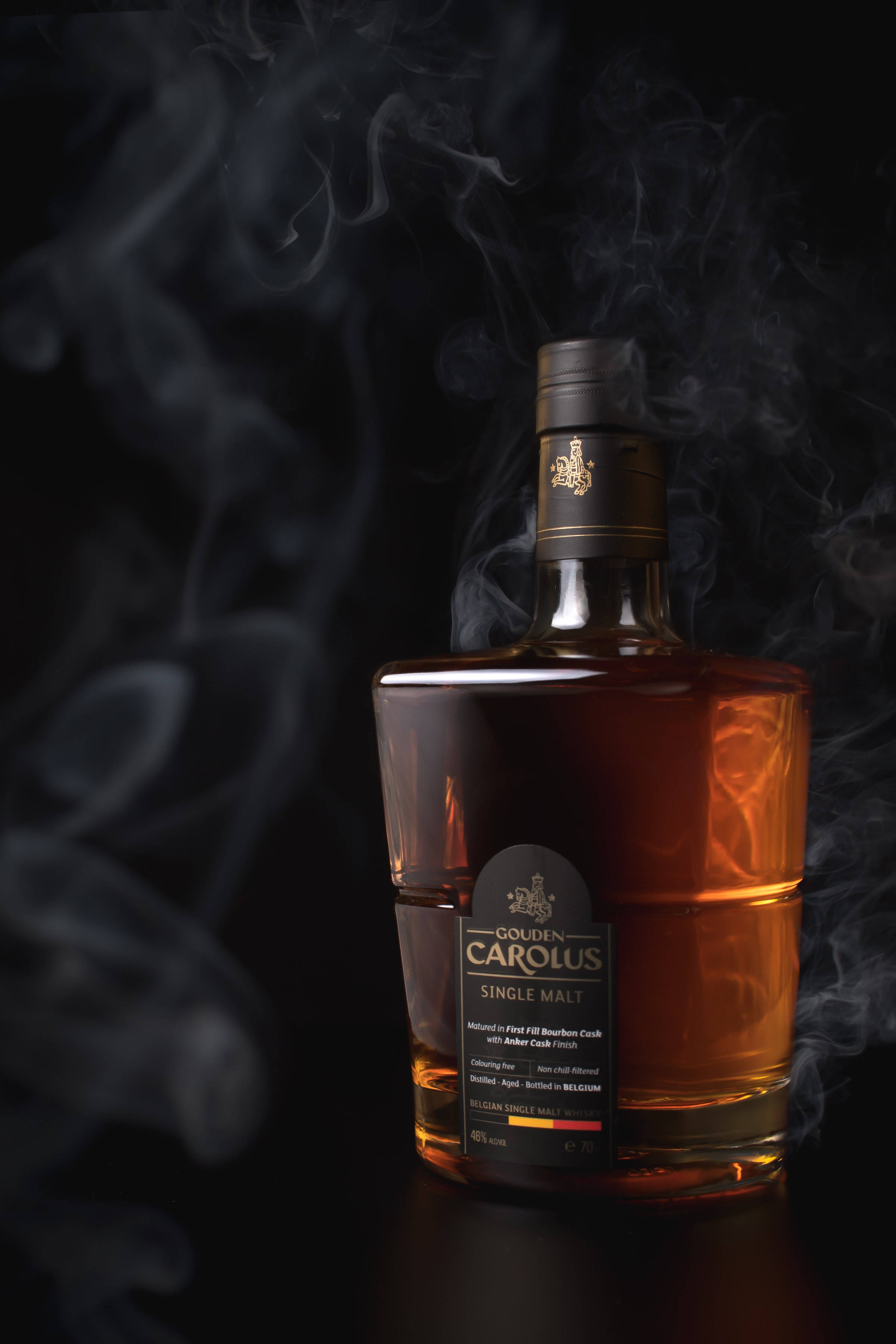 Gouden Carolus Rund Whiskeyflaske Bakgrunner