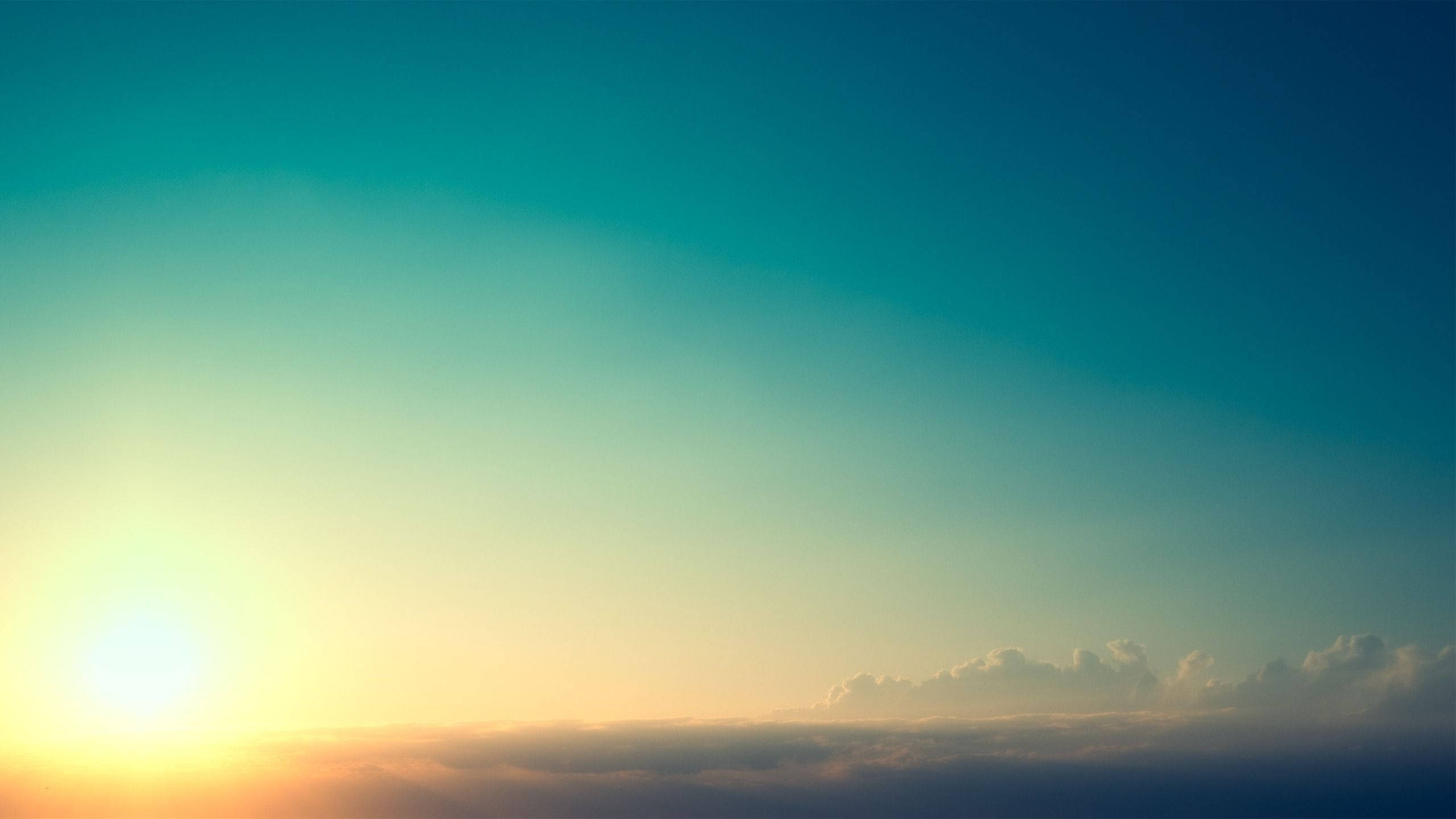 Grønn himmel og solen Bakgrunner
