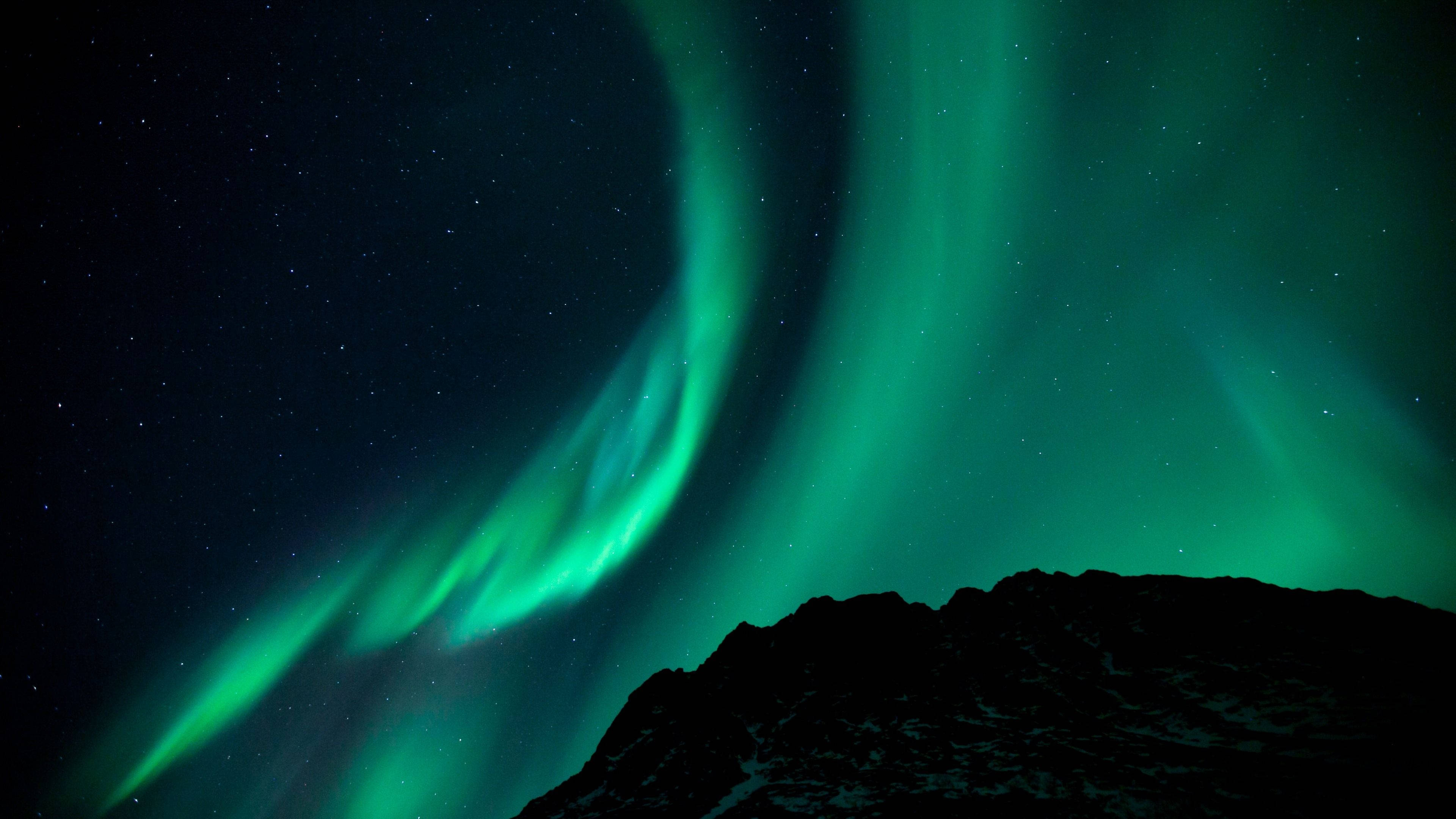 Grønn himmel over svart fjell Bakgrunner