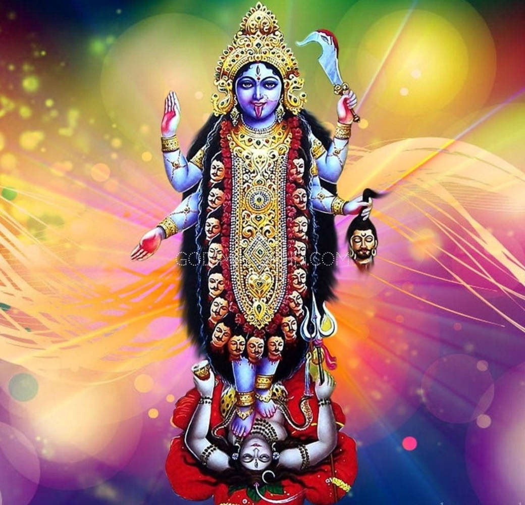 Guddommelig Maa Kali som danser på Lord Shiva - En regnbueestetikk Bakgrunner