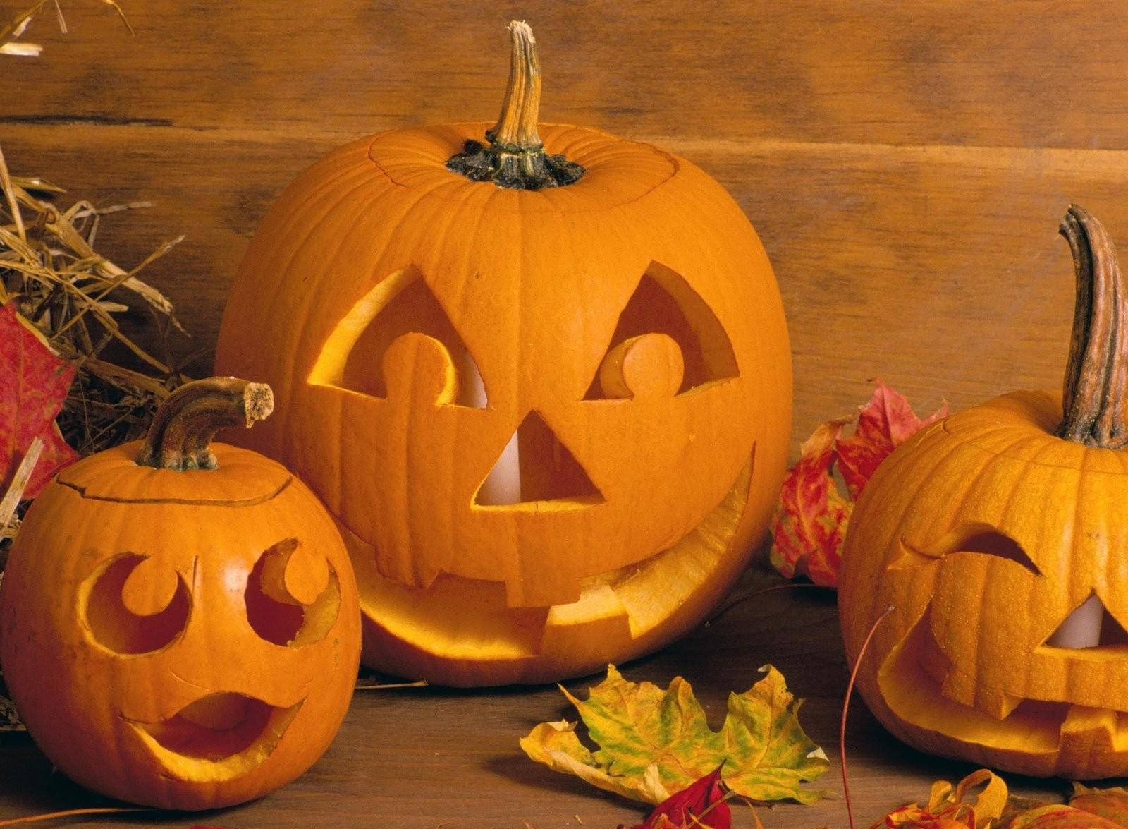 Halloween-utskårne gresskaransikter Bakgrunner