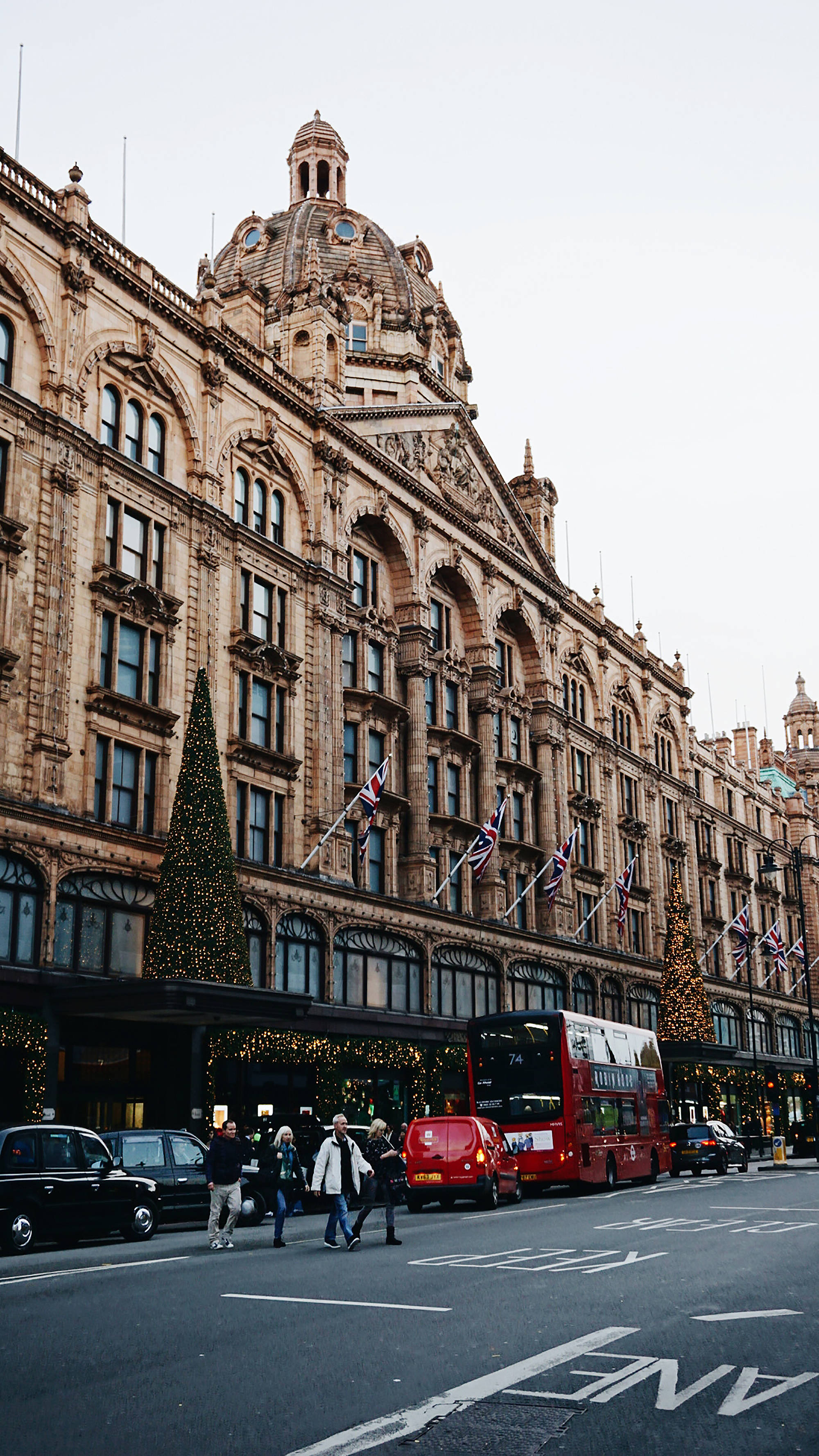 Harrods folk krysser veien Bakgrunner