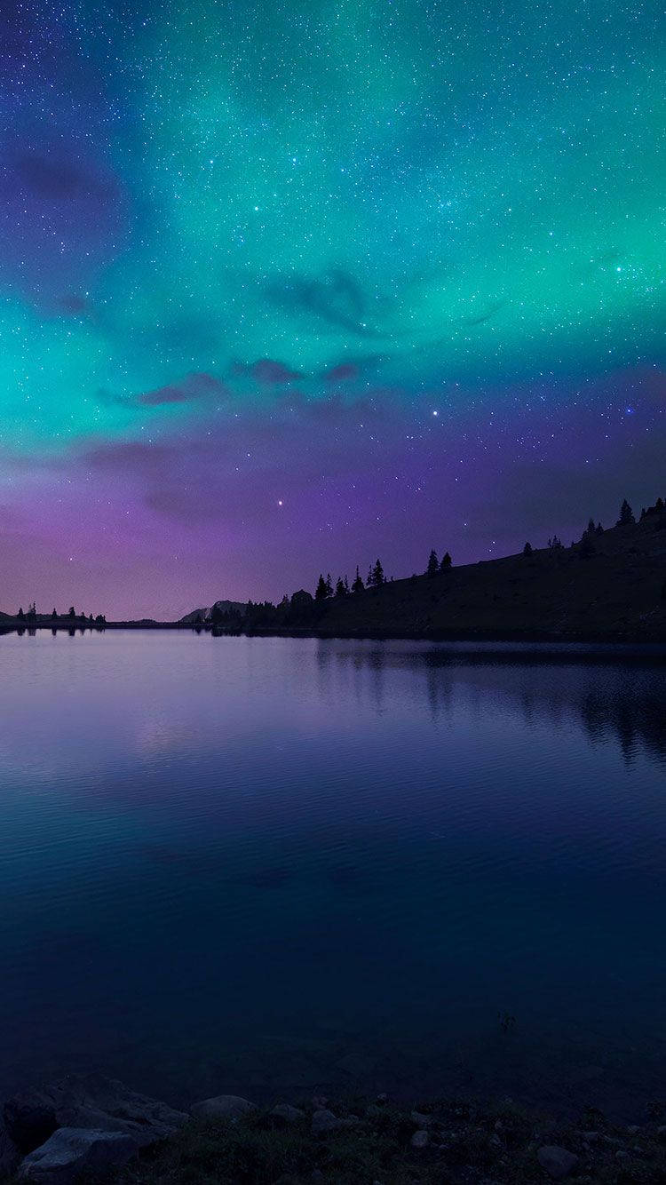 Himmelens lys: En nattehimmel som gløder av den mystiske nordlyset. Bakgrunner