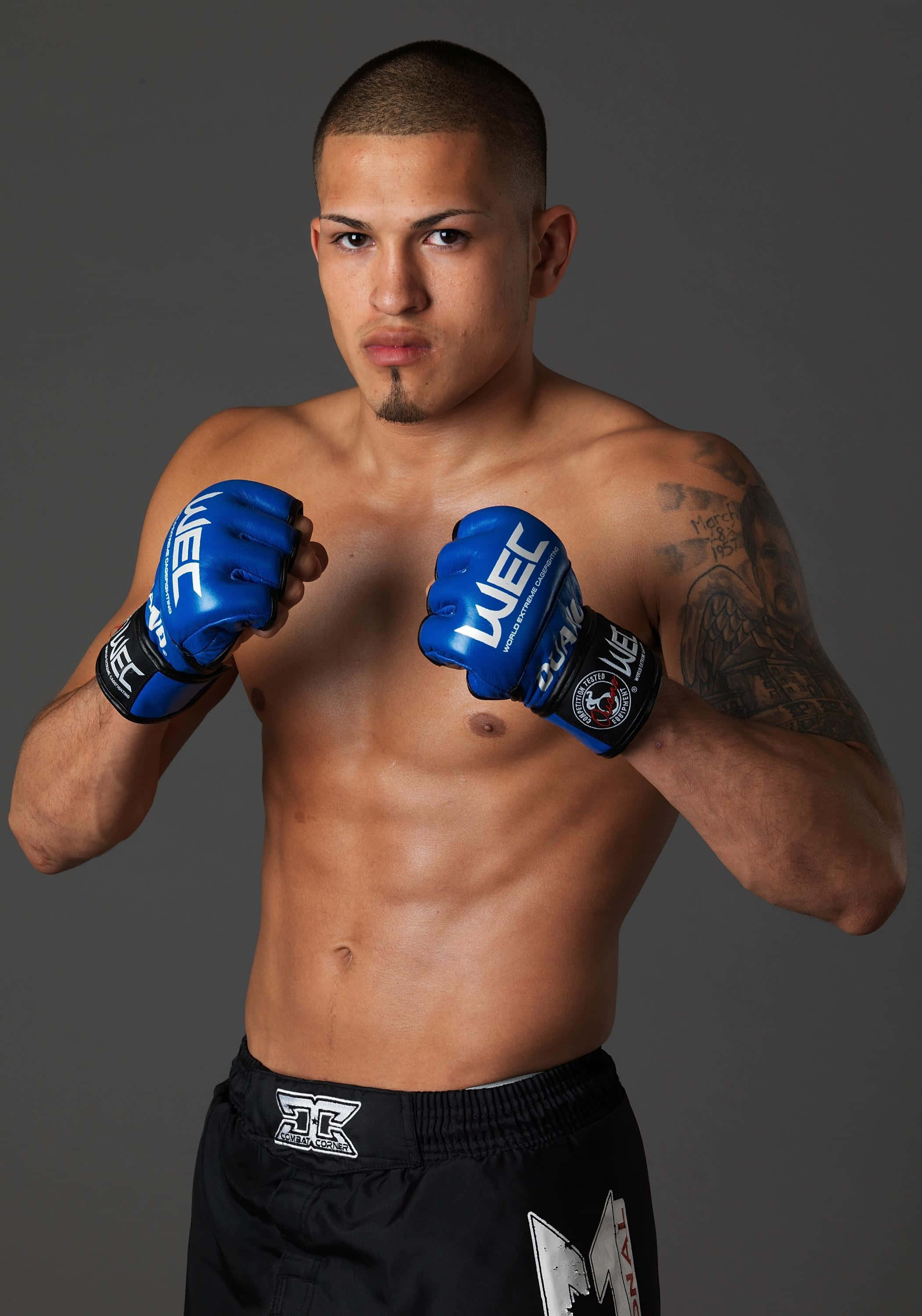 Hot Latino UFC-utøver Anthony Pettis Bakgrunner