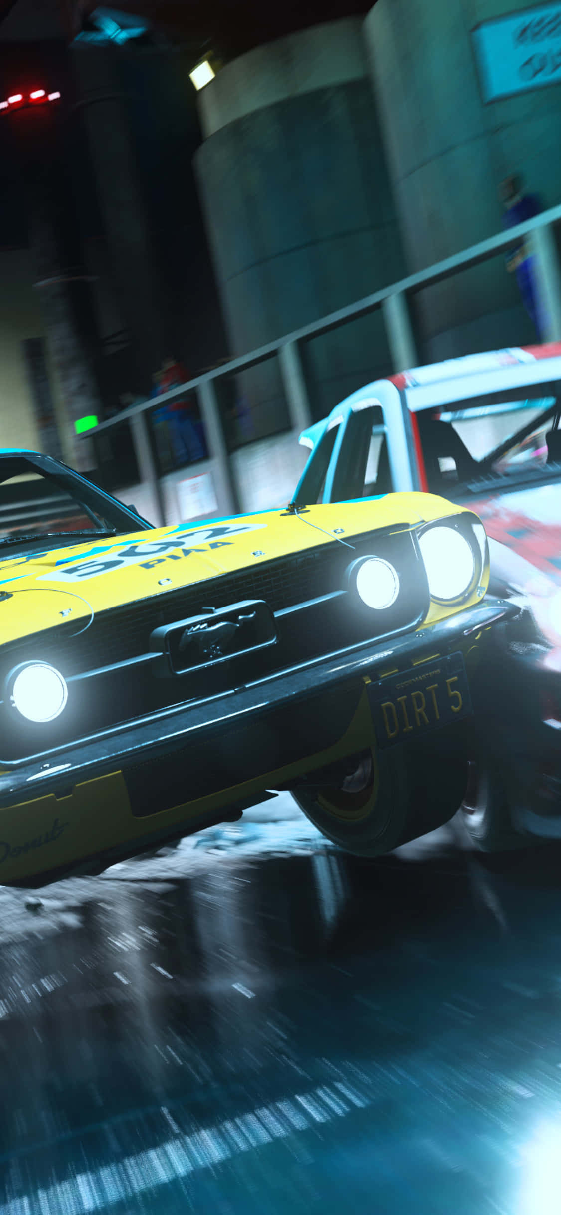 Hvit Dirt Rally-bil suser mot en fargerik bakgrunn Bakgrunner