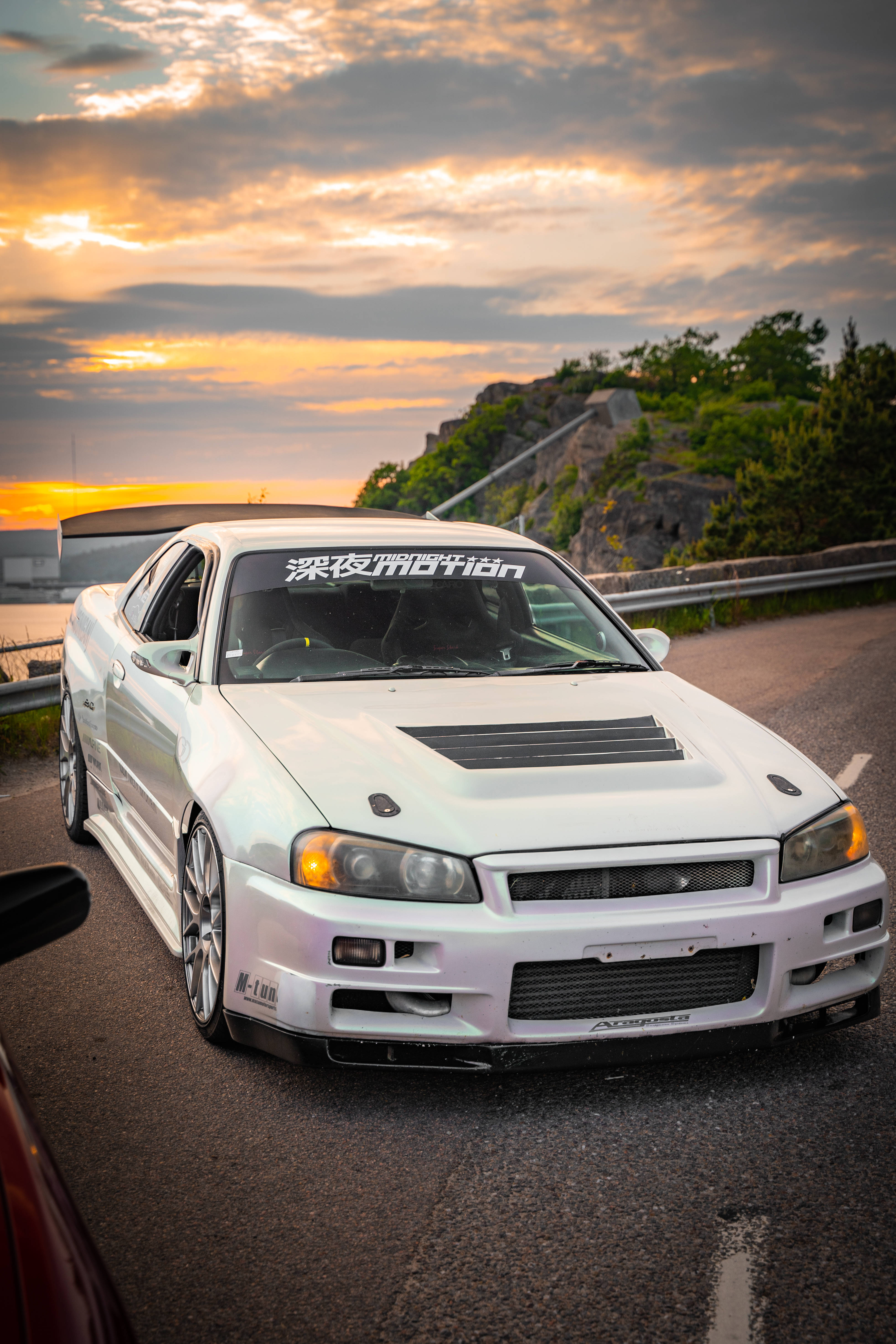 Hvit Nissan Skyline GTR R34 Bakgrunner