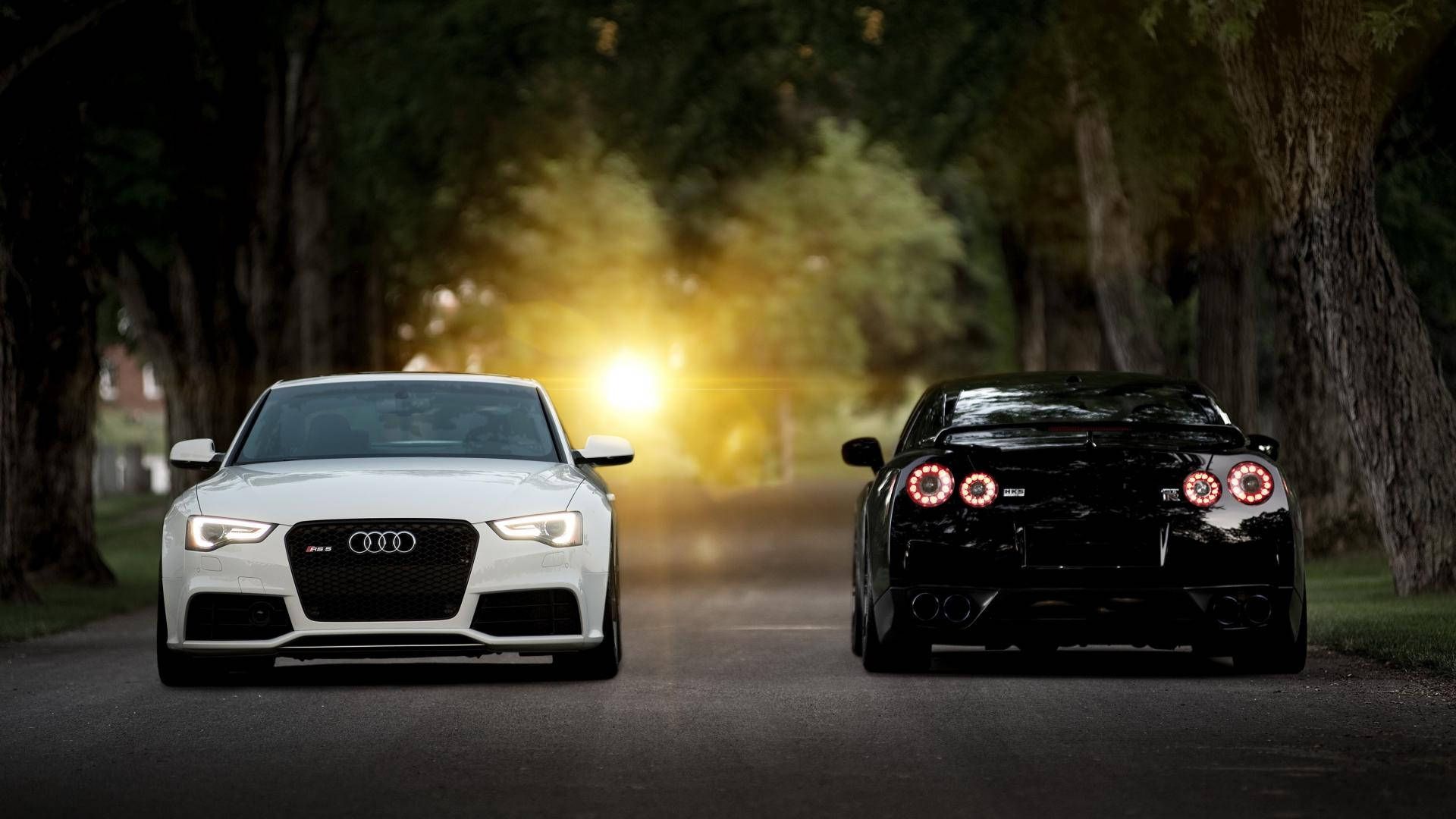 Hvit og svart Nissan GTR-bil