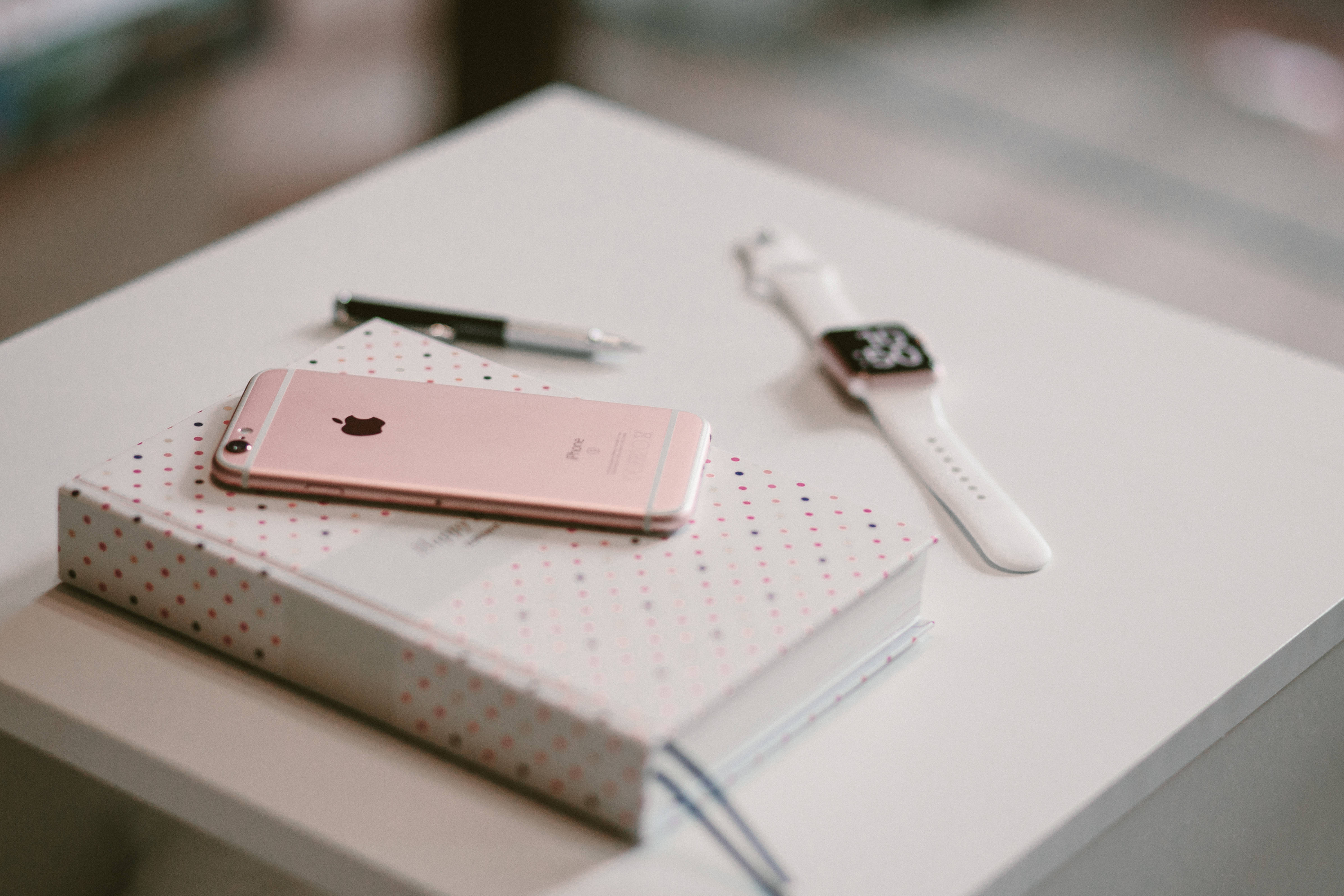 iPhone 6S Rose Gold Bakgrunner