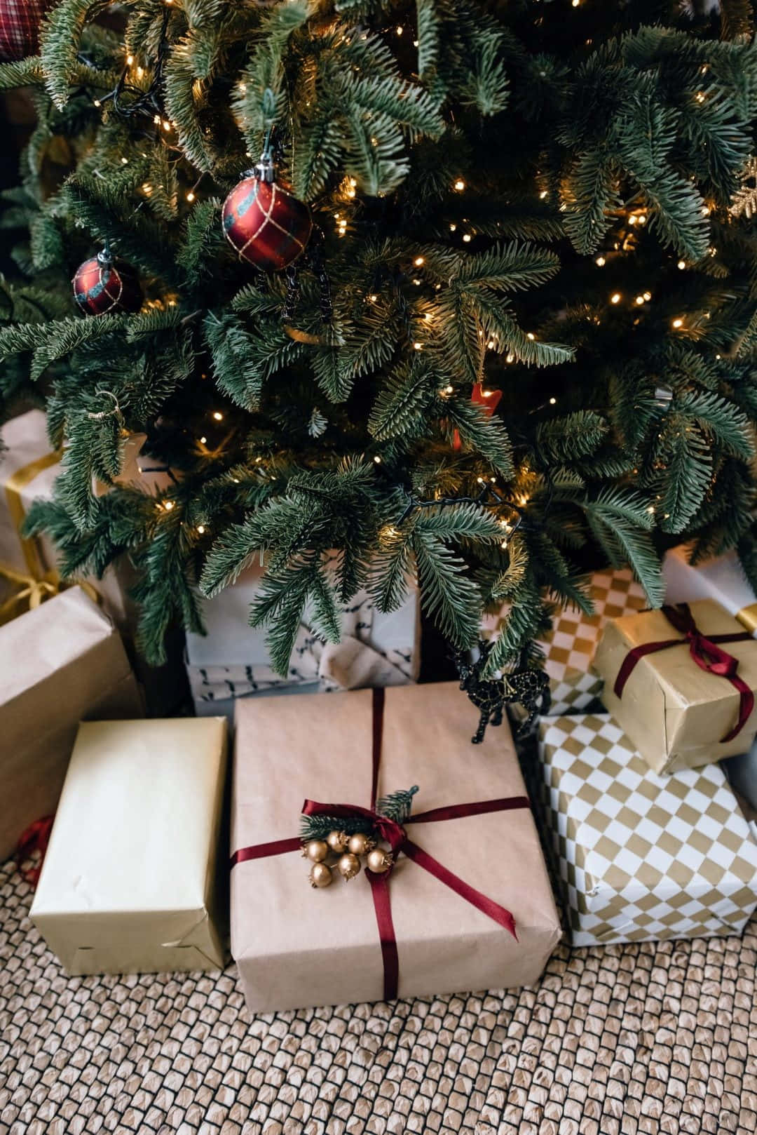 iPhone Christmas Estetisk Tre Presanger Bakgrunner