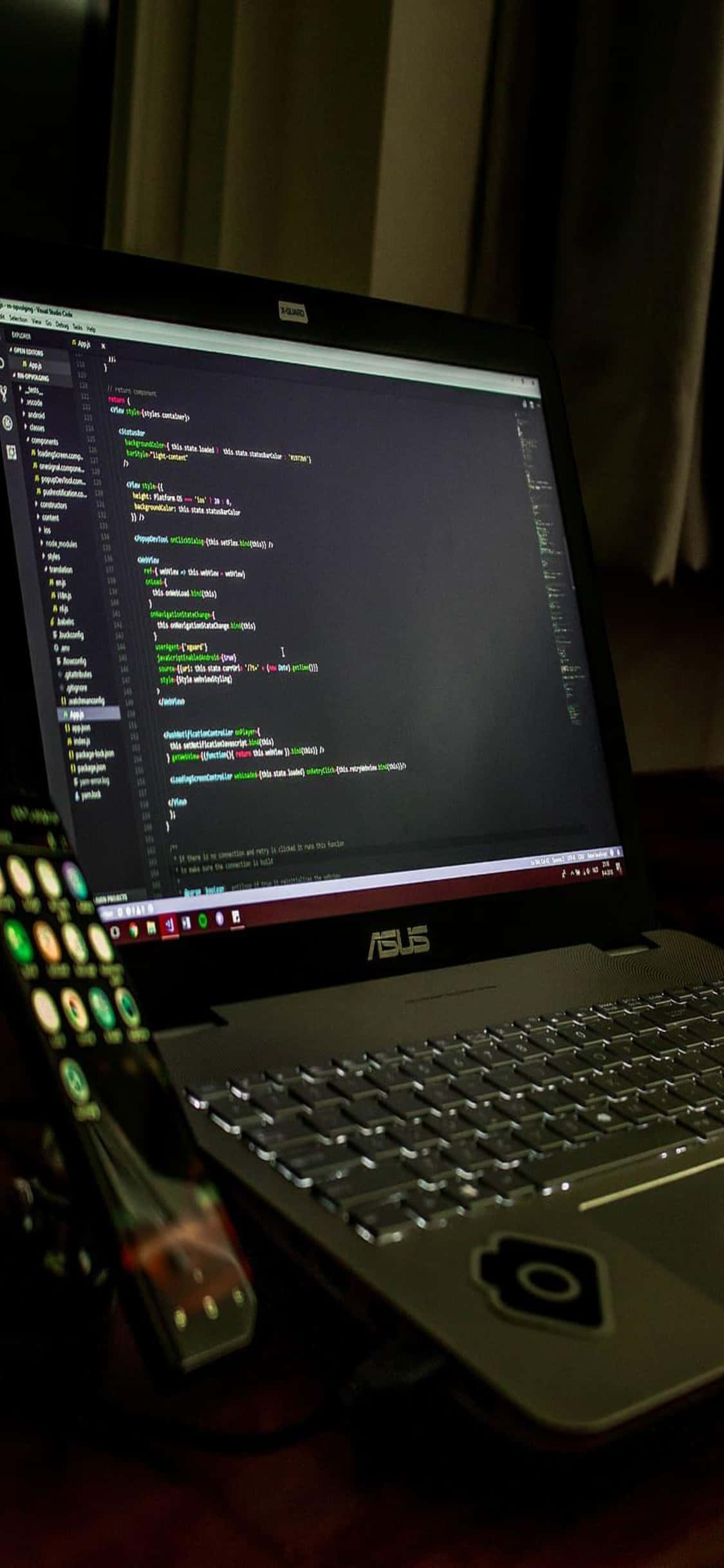 iPhone Xs Programmeringsbakgrunn På Laptop-skjerm Bakgrunner