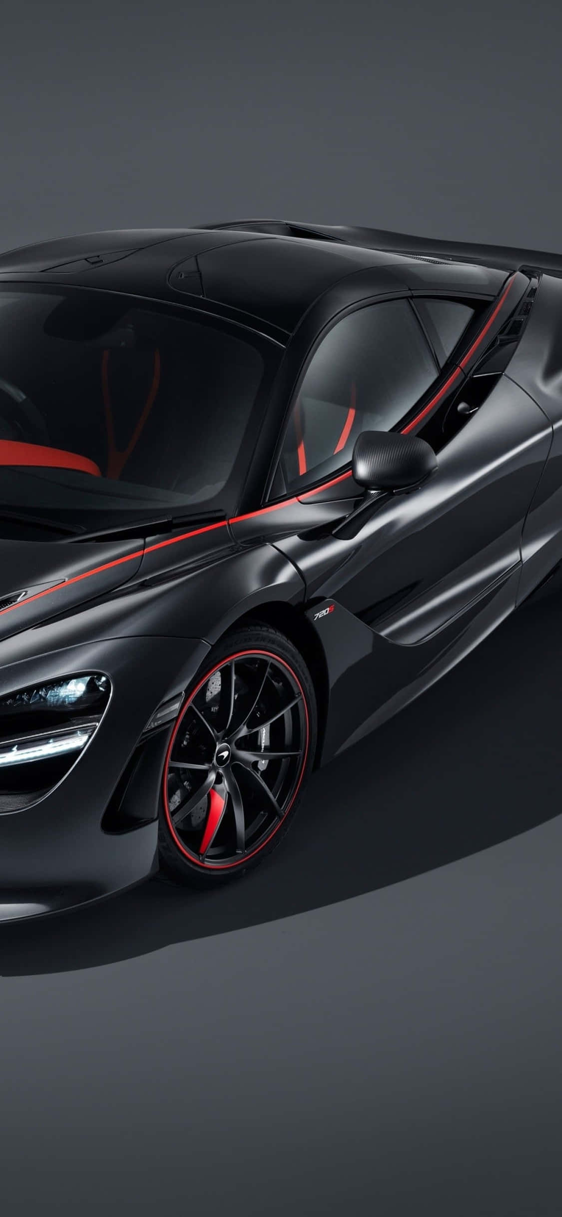 iPhone Xs ved siden av den elegante McLaren 720s Bakgrunner