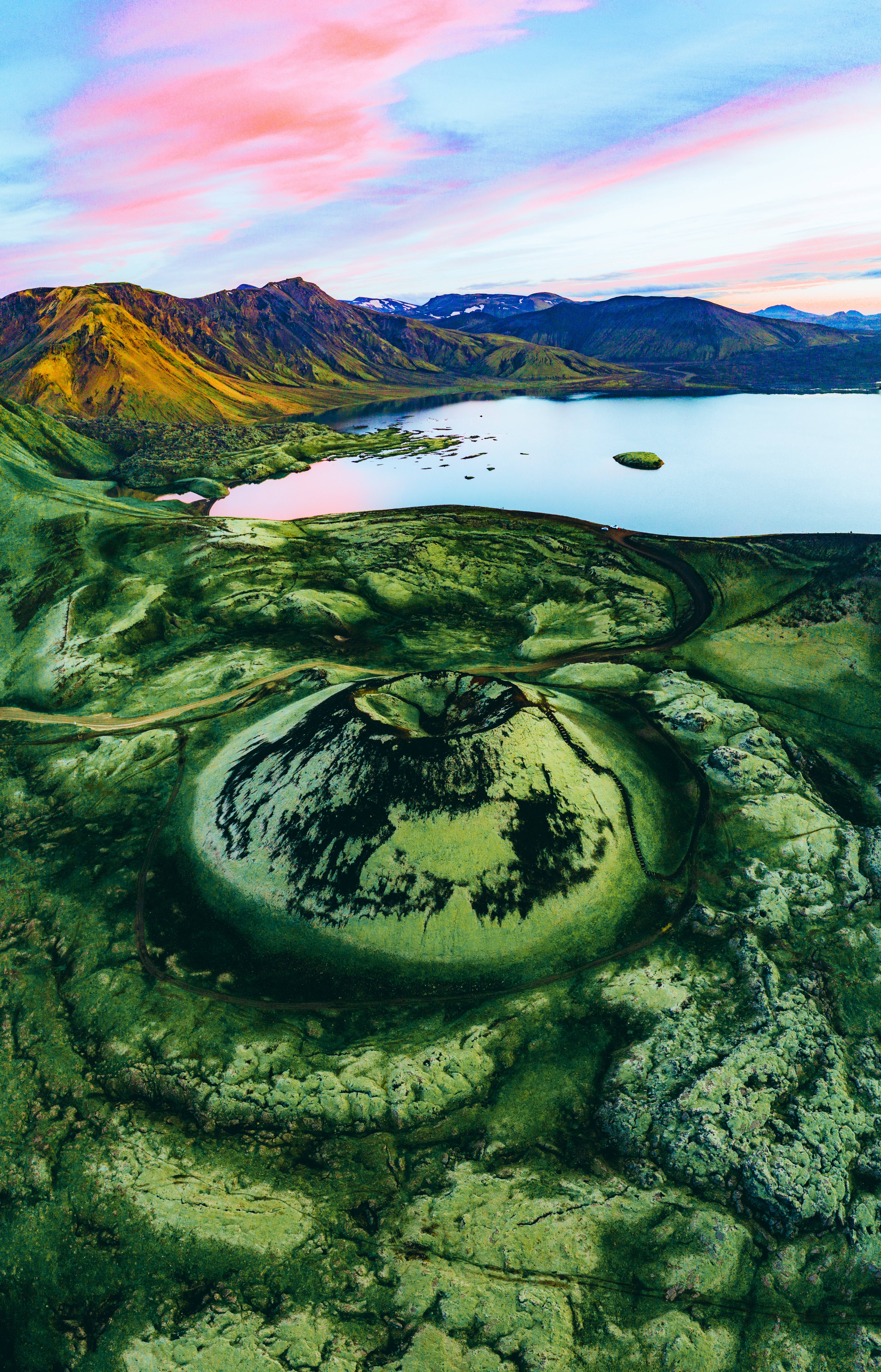 Island grønn vulkan Bakgrunner