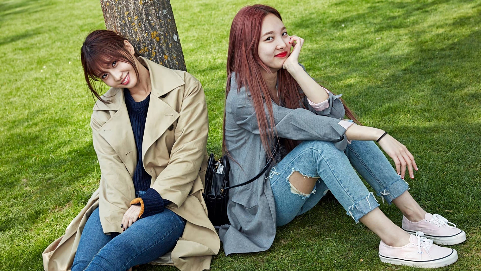 K Pop Idolene Momo og Nayeon