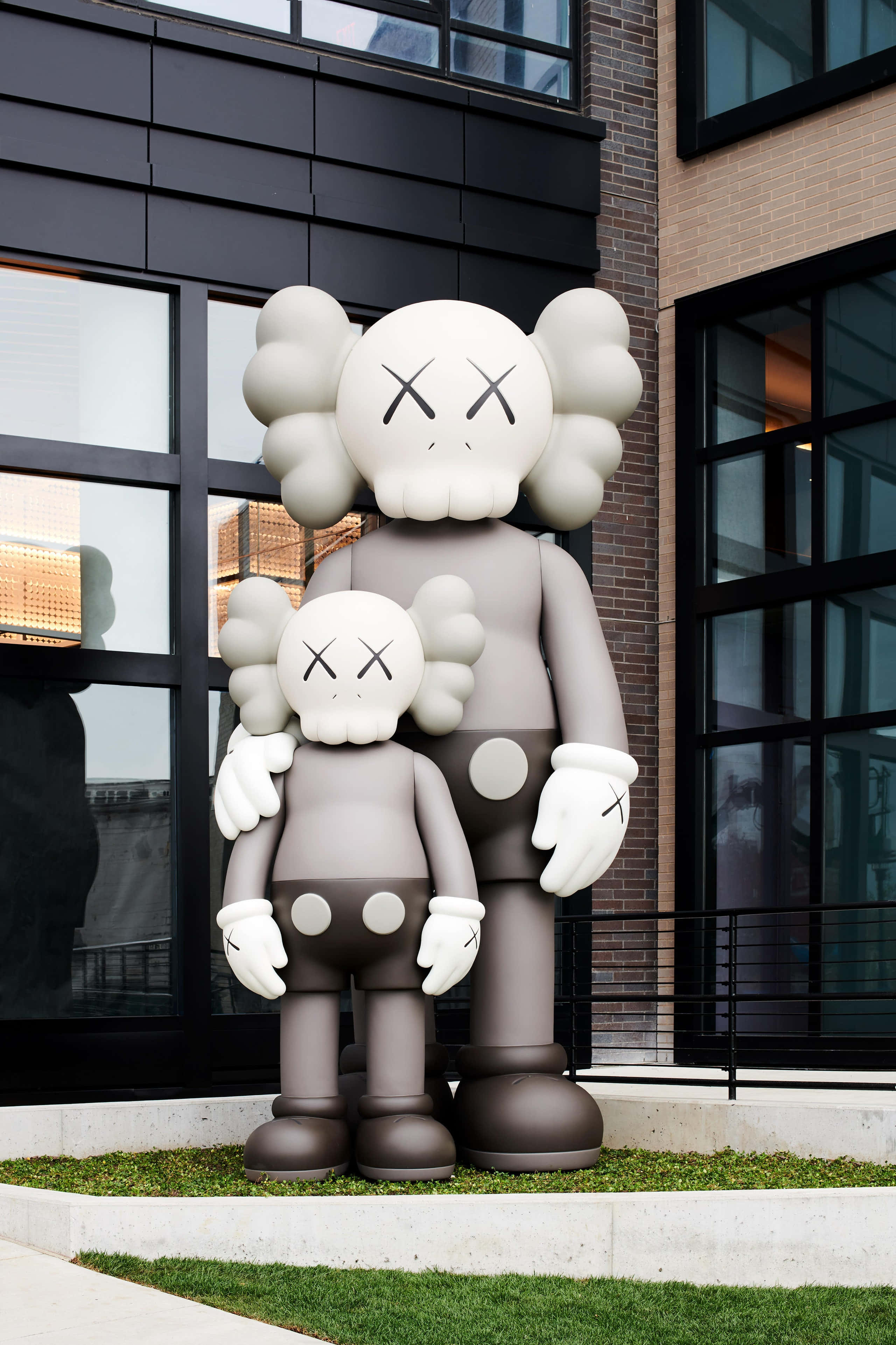 Kaws avduker ny serie skulpturer Bakgrunner