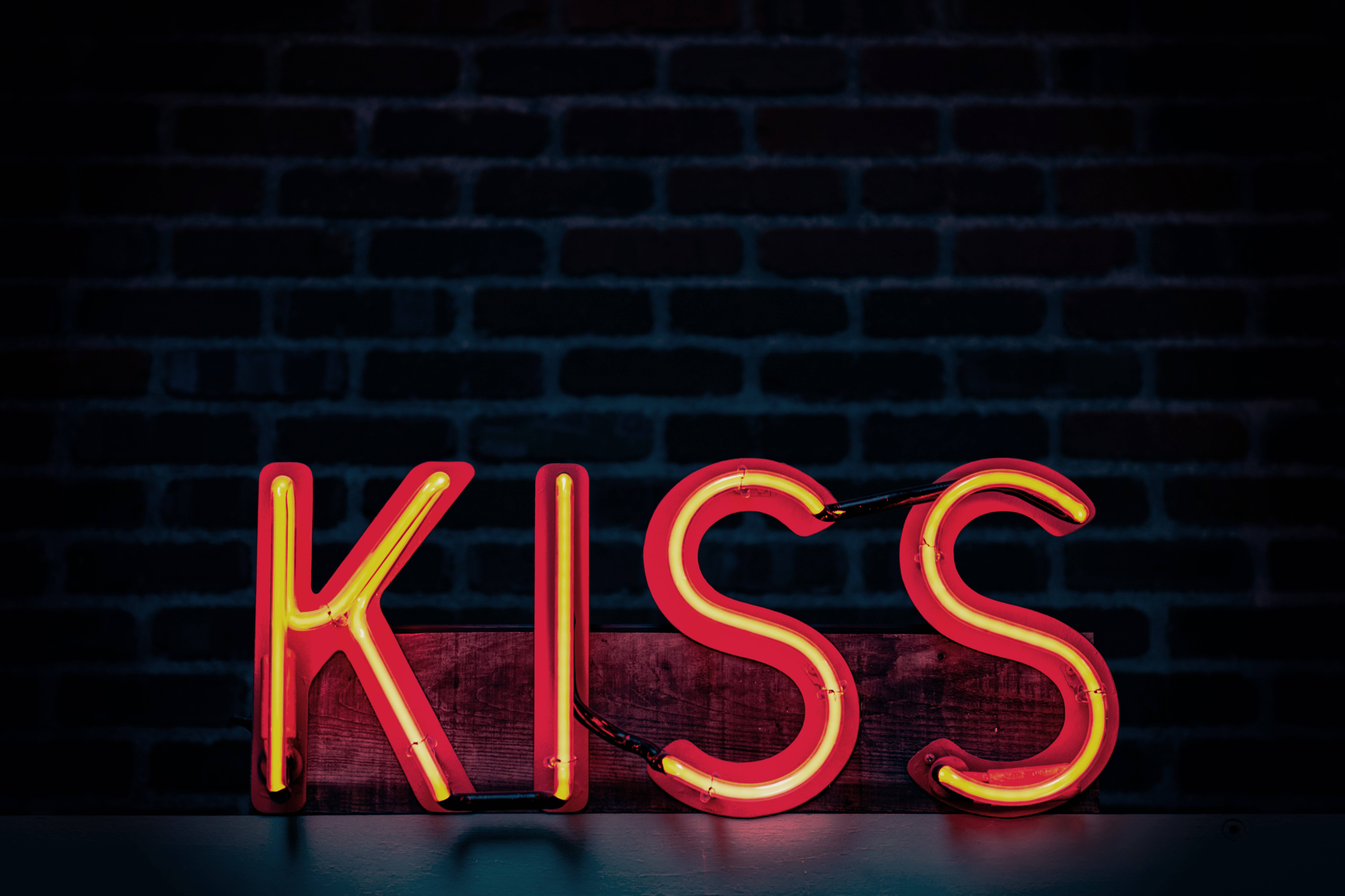 Kiss Neonskilt Bakgrunner