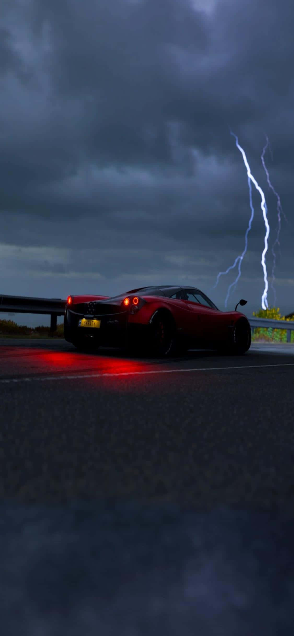Kjør inn i den ultimate racingopplevelsen med Forza Horizon 4 på din iPhone Xs Bakgrunner