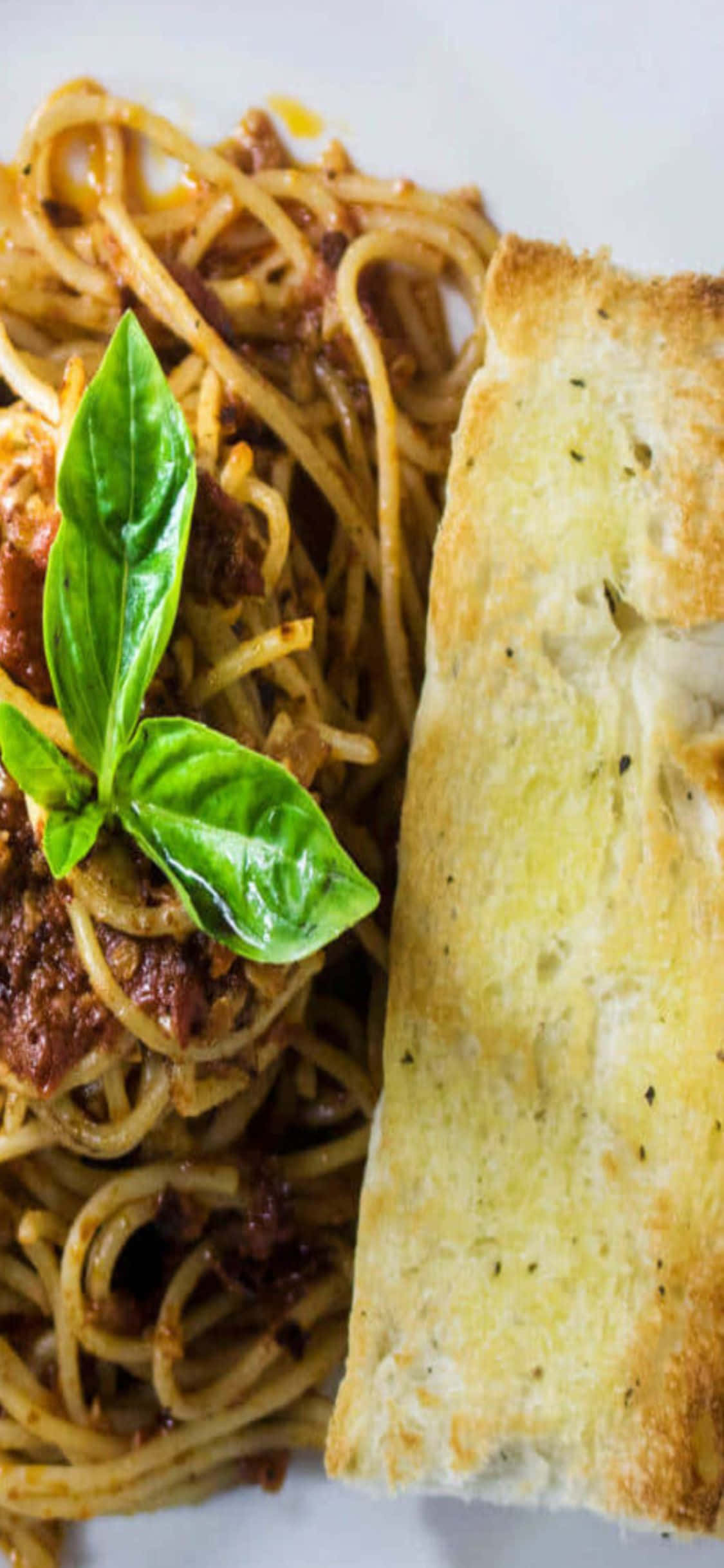 Klassisk spaghetti med brød iPhone X pasta bakgrunn Bakgrunner