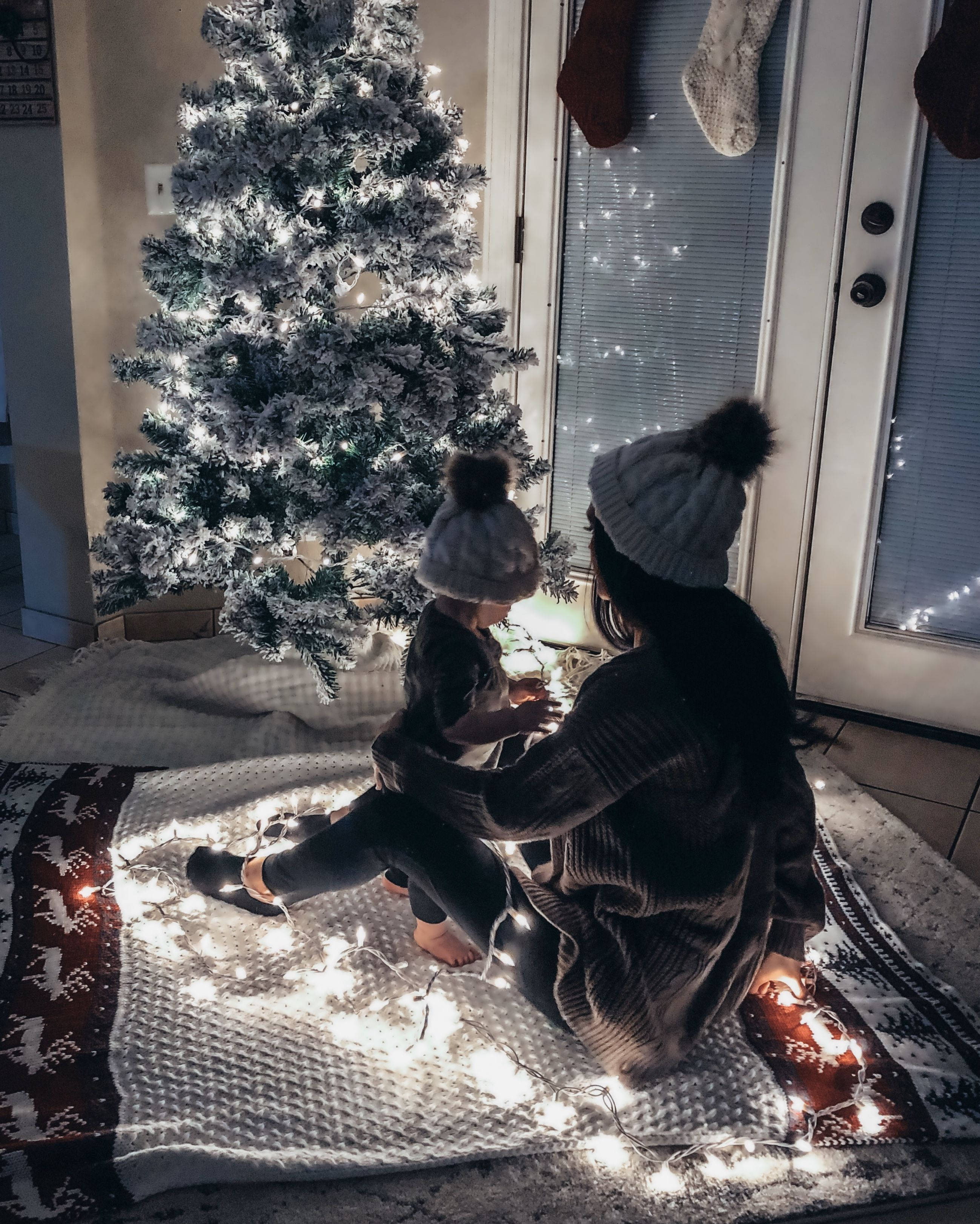 Koselig juletre med stemningsfull julestemning Bakgrunner