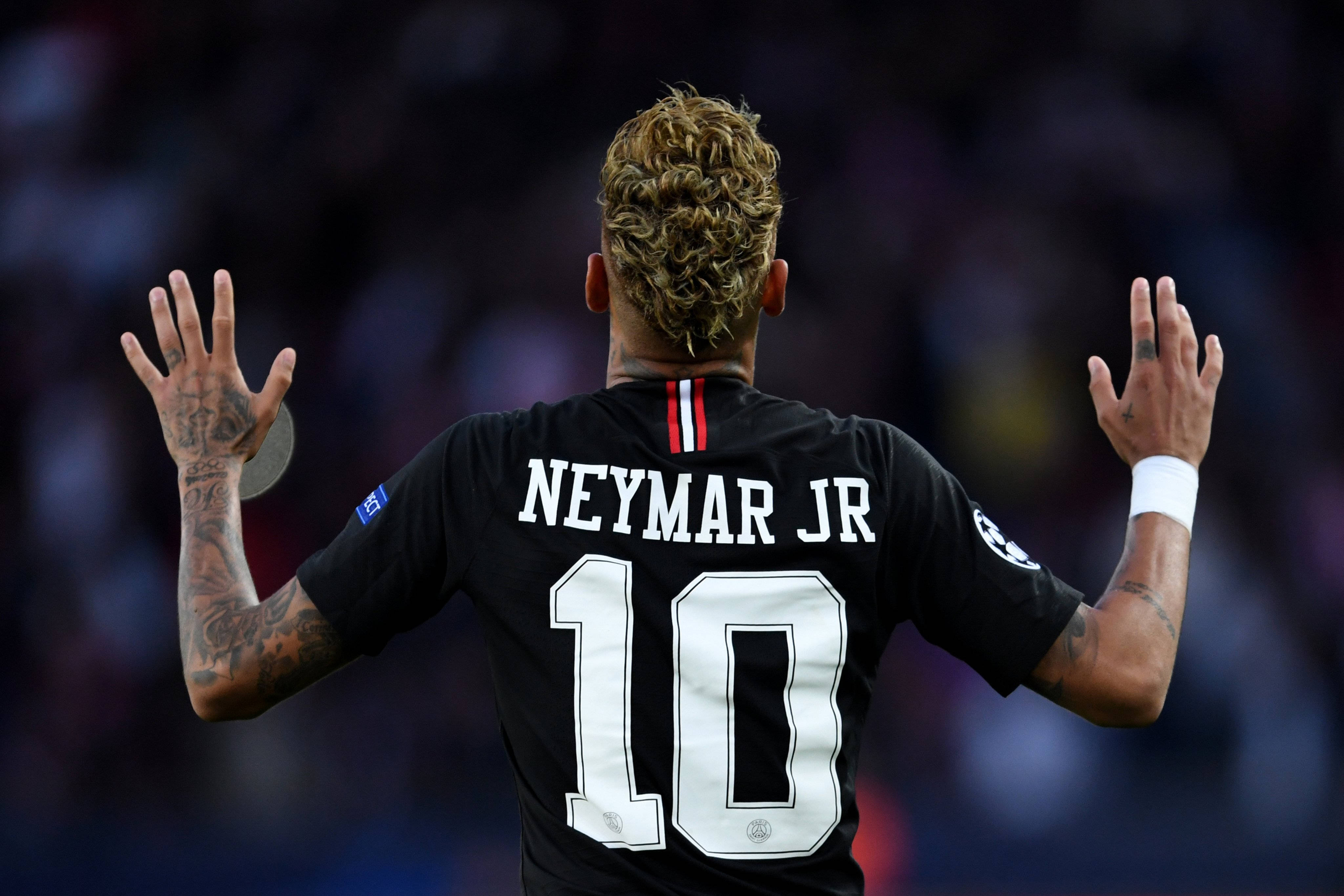 Kul Neymar Jr med hendene i været Bakgrunner