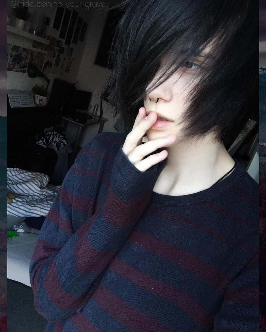 Leter du etter en måte å uttrykke deg på? Omfavn din Emo Aesthetic! Bakgrunner